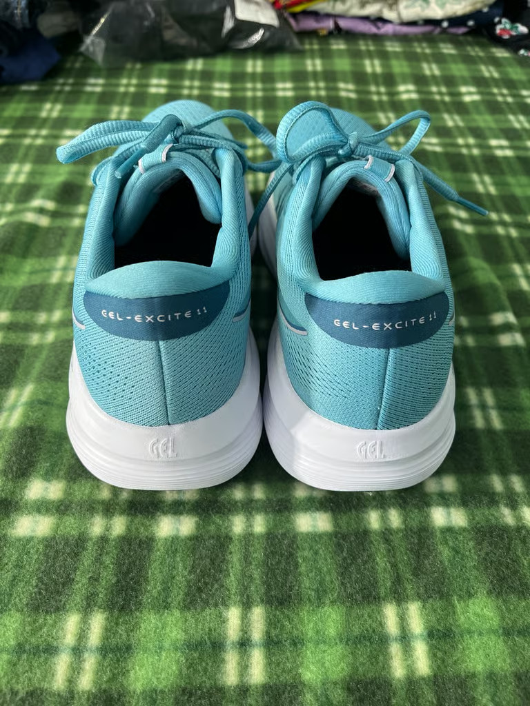 EUC ASICS Gel-Excite 11 with Amplifoam – Women’s size 8.5