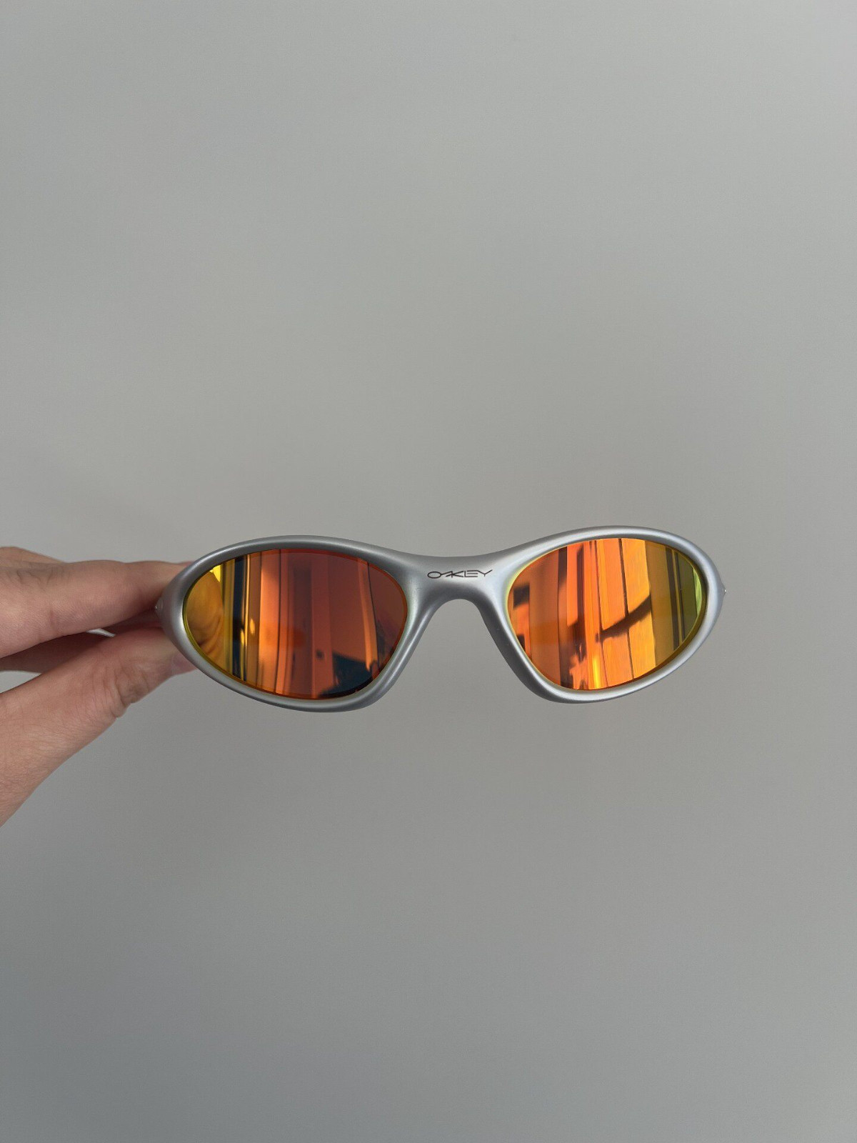 Vintage Oakley Minute Gen1 Lightweight Sunglasses Silver Frames Red Lenses Y2K