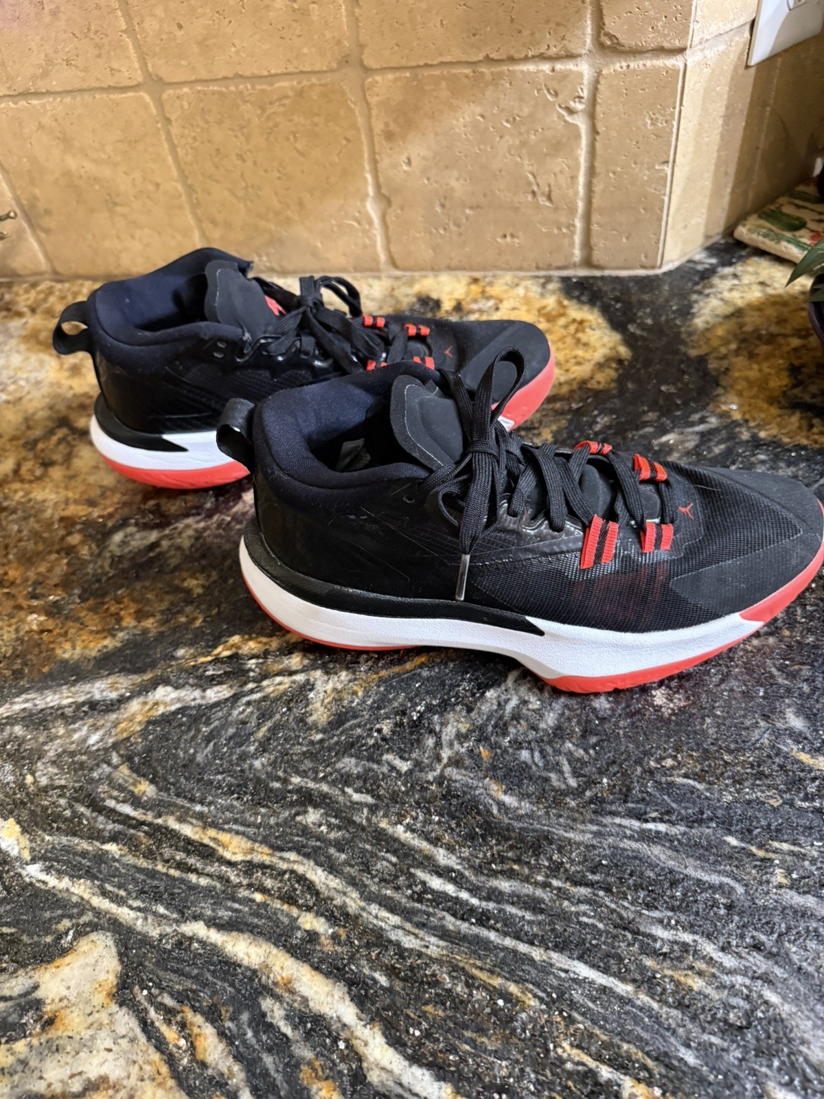 Black And Red Jordan’s Size 8 Men’s