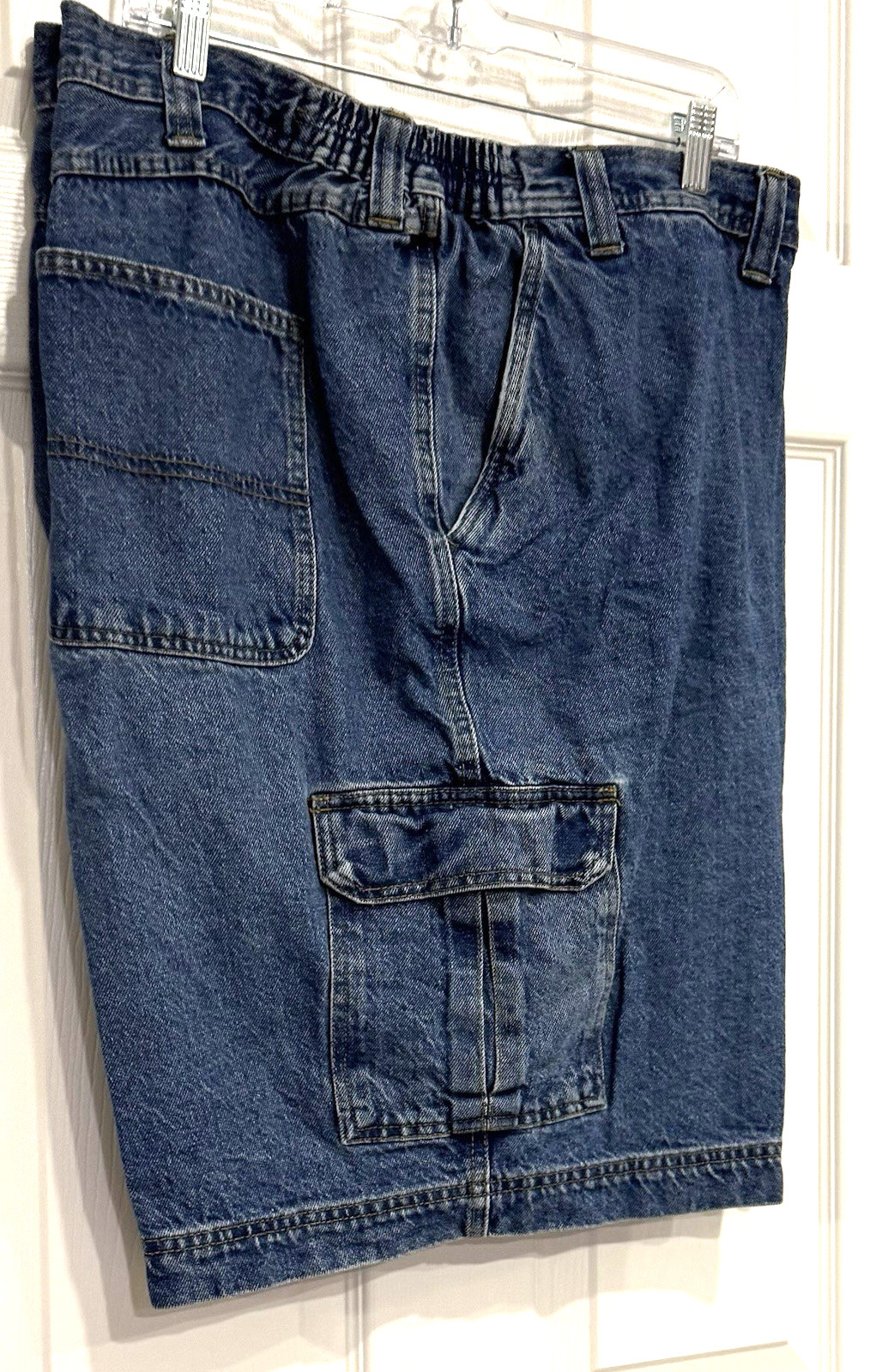 Big Mens ROCXL Denim Cargo Shorts with Semi Elastic Side Size 50 NWT $60