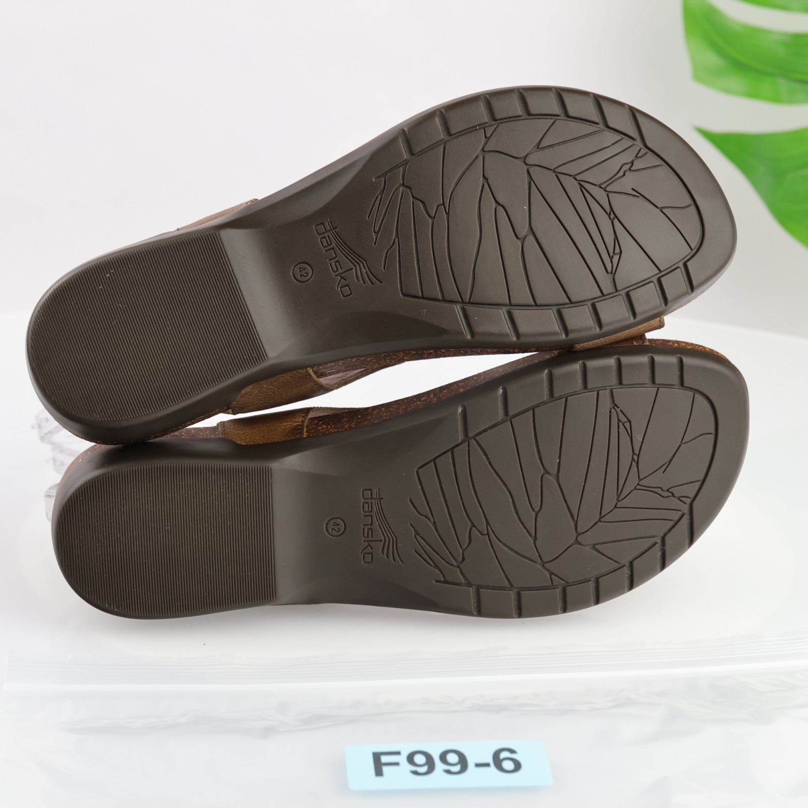 Dansko Womens Reece Sandals Size 42 11.5 Olive Leather Toe Loop Slingback Shoes