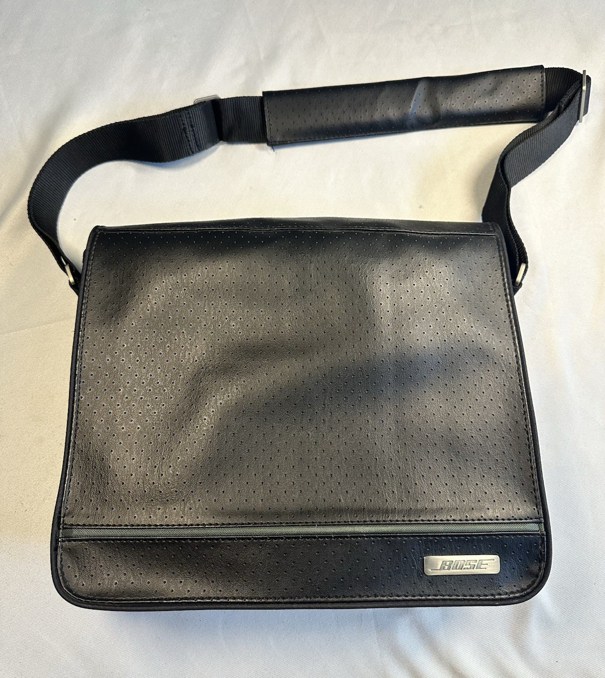 Bose Black Messenger Bag Adjustable Shoulder Strap Pockets Medium