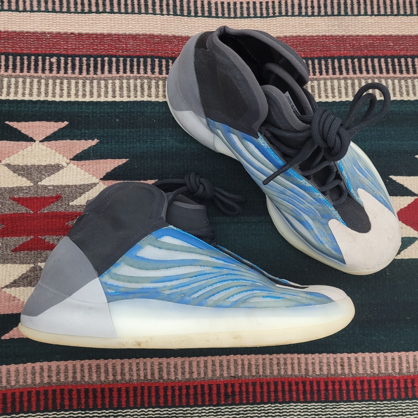 ADIDAS YEEZY Frozen Blue QNTM Sneakers Sz 8 Glow in the Dark Lace Up GZ8872