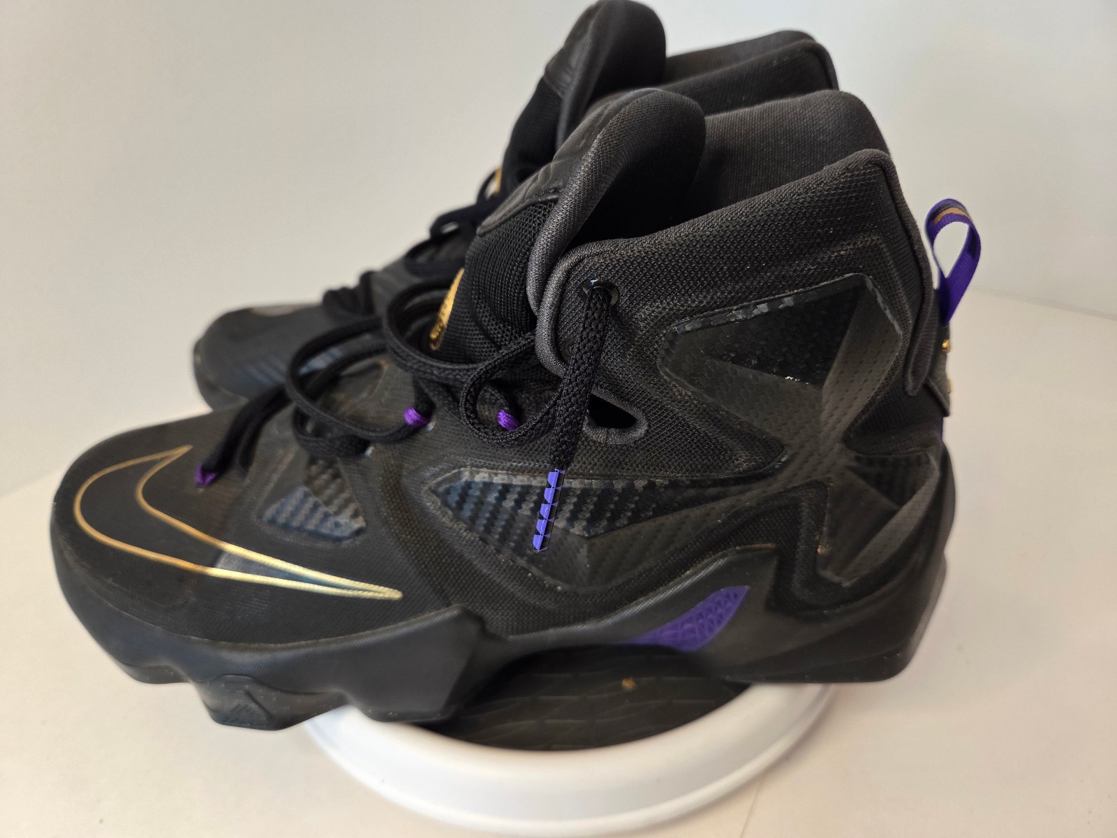 Nike LeBron James XIII Pot of Gold 807219-007 Black Gold Purple Mens 10.5 EUC