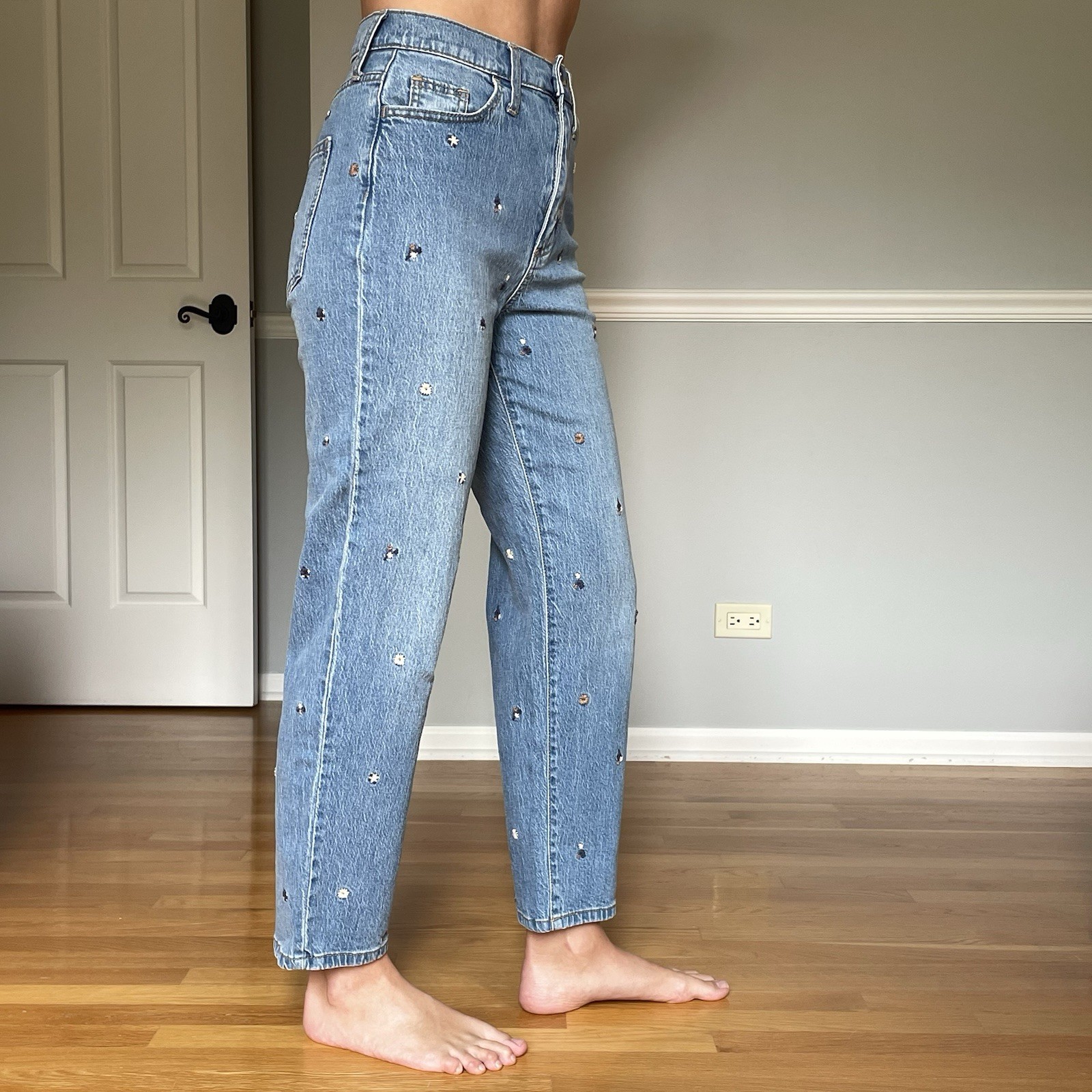Universal Thread Vintage Straight Jeans Women’s 2/26R Light Wash Blue