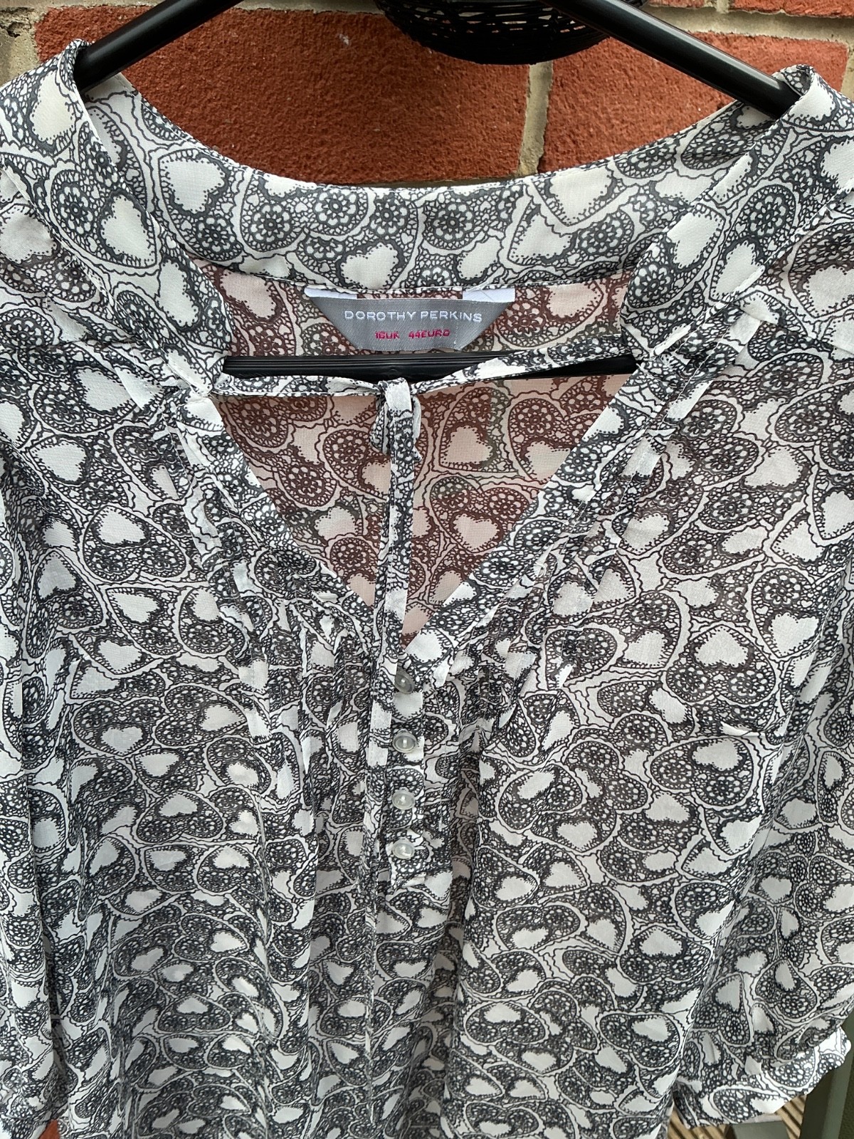 Dorothy Perkins black and white thin top size 16
