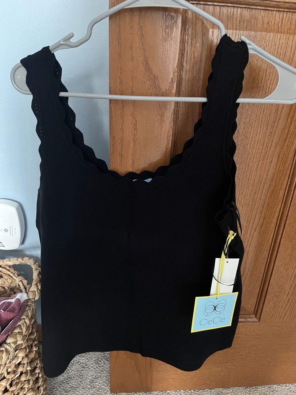 CeCe Black Scalloped Scoop Neck Knit Tank Top Wide Strap Size L