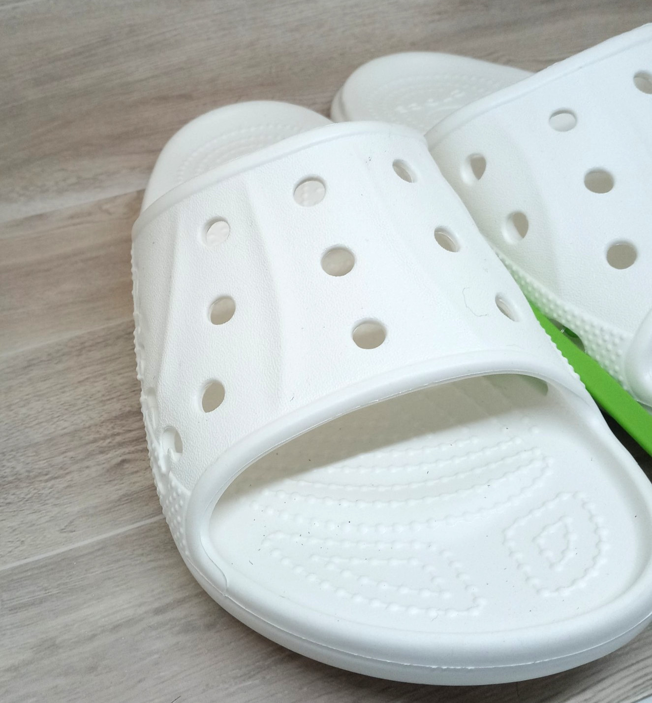 CROCS Unisex Baya Slide Slip-On Sandals Men’s 7/ Women’s 9 White