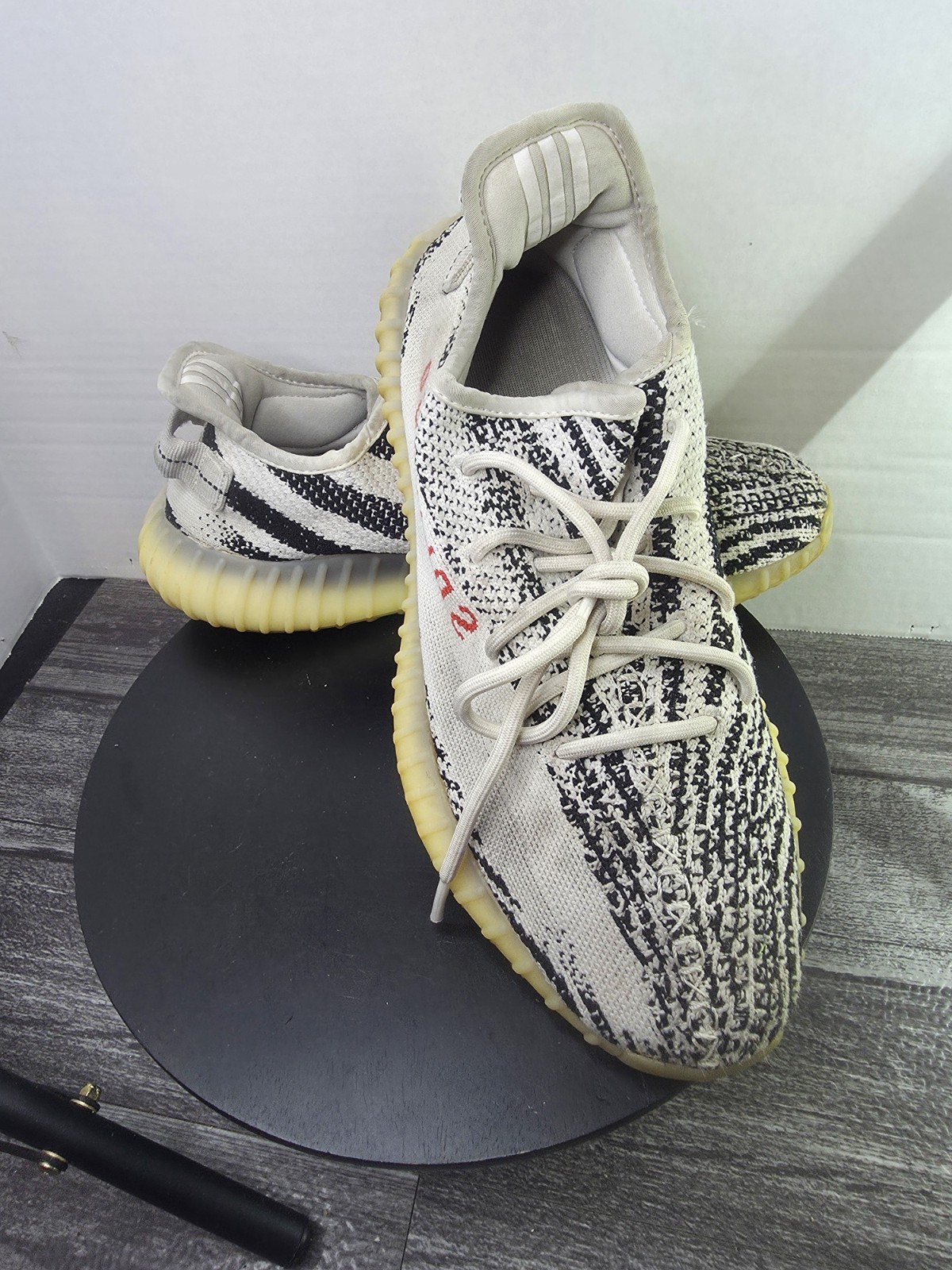 Size 10.5 – adidas Yeezy Boost 350 V2 Low Zebra