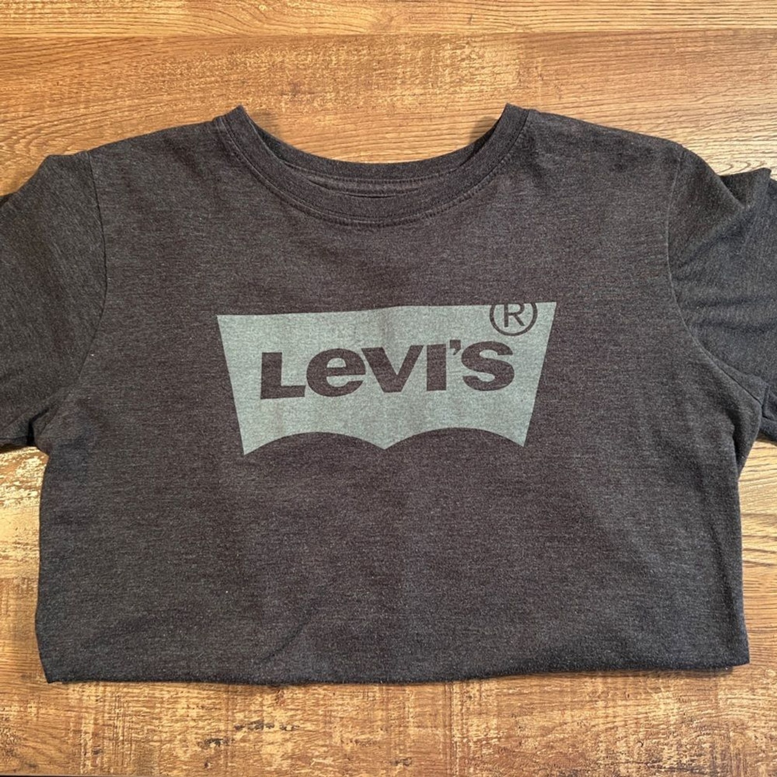 Levi’s Gray Short Sleeve‎ Tee with Logo