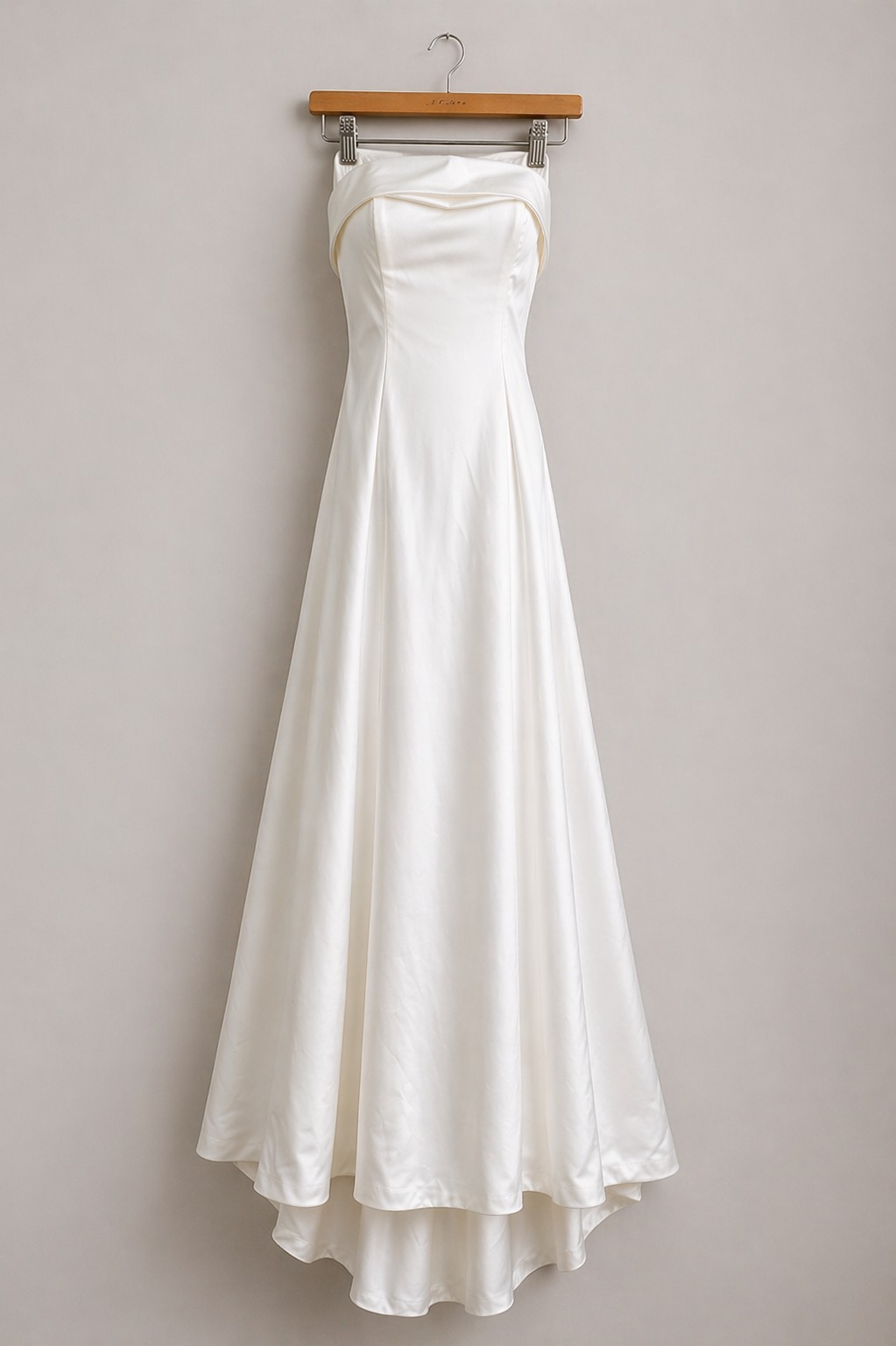 Elegant Satin Strapless A-line Wedding Dress Minimalist Bridal Gown