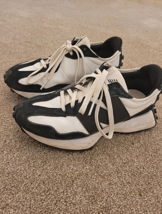 New Balance 327 Womens Causal Sbeakers Size 5.5