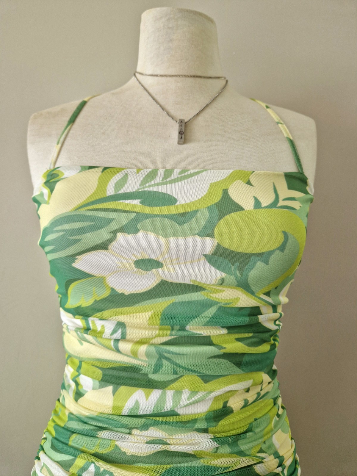 Quiz Vibrant Lime Green Ruched Bodycon Summer Party Cocktail Dress. Size 10