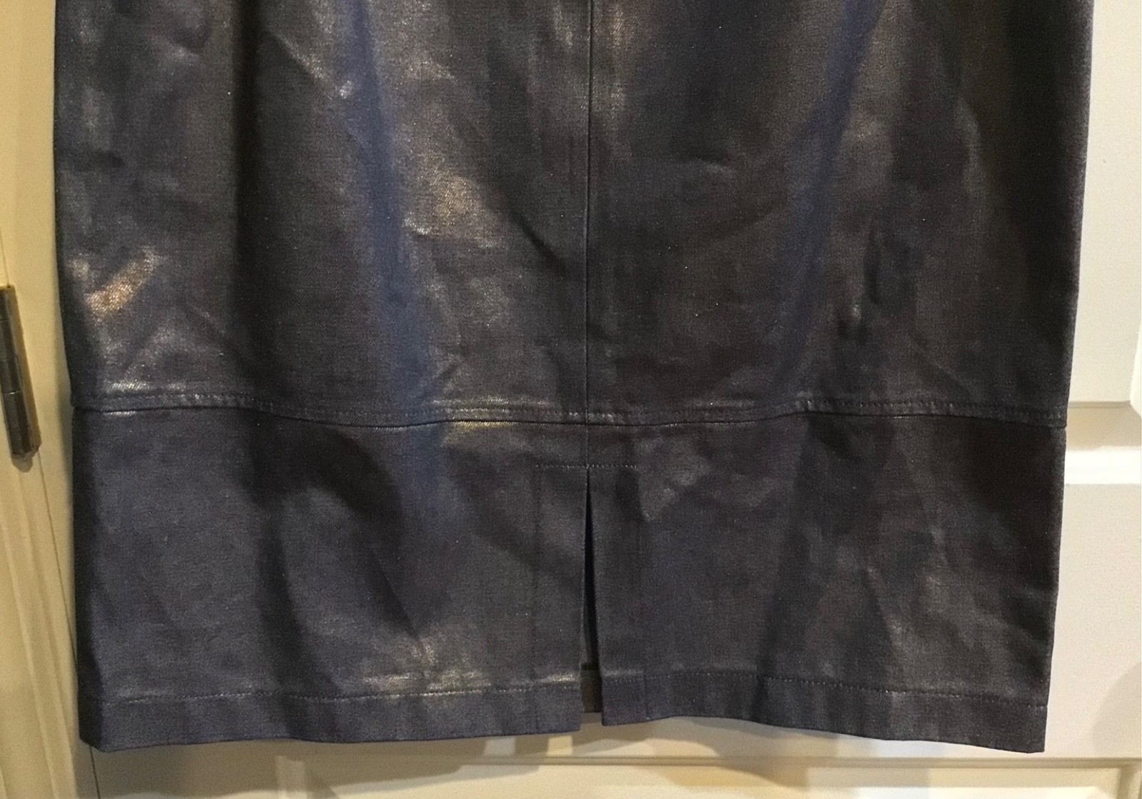 Harve Benard Blue Denim Metallic Pencil Skirt – Size 8 – NWT $56.00