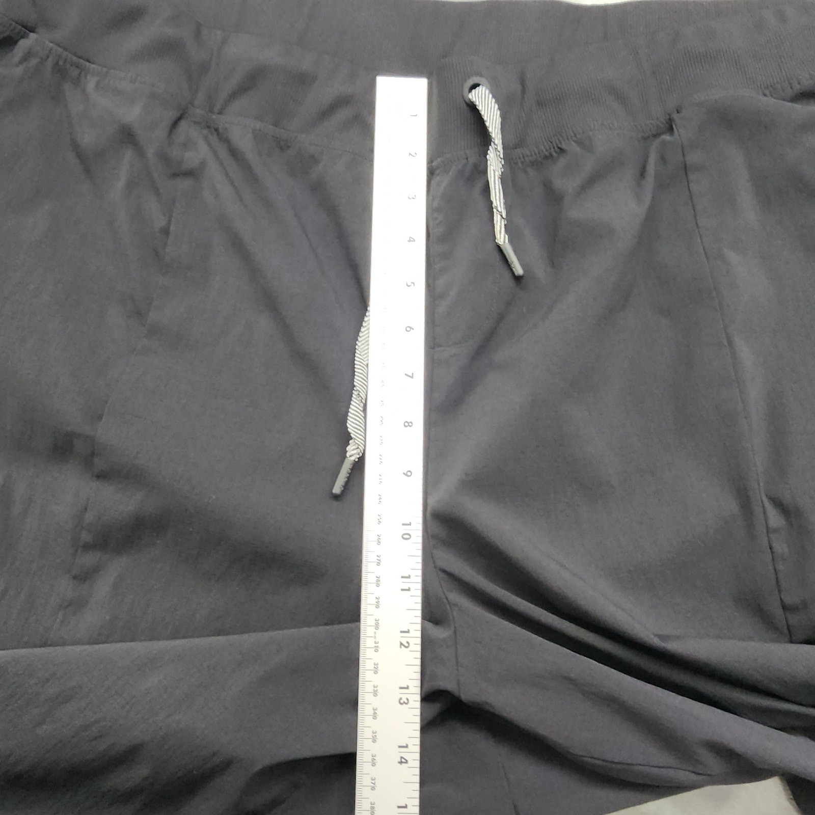 Torrid Pants Womens 5 5X/28 Black Happy Camper Crop Active Scrunch Hem Pockets
