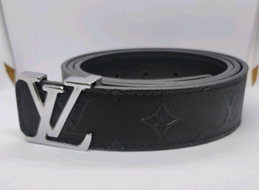 Louis Vuitton Black Belt, buckle silver Men’s Size 120cm Size 32-36 waist