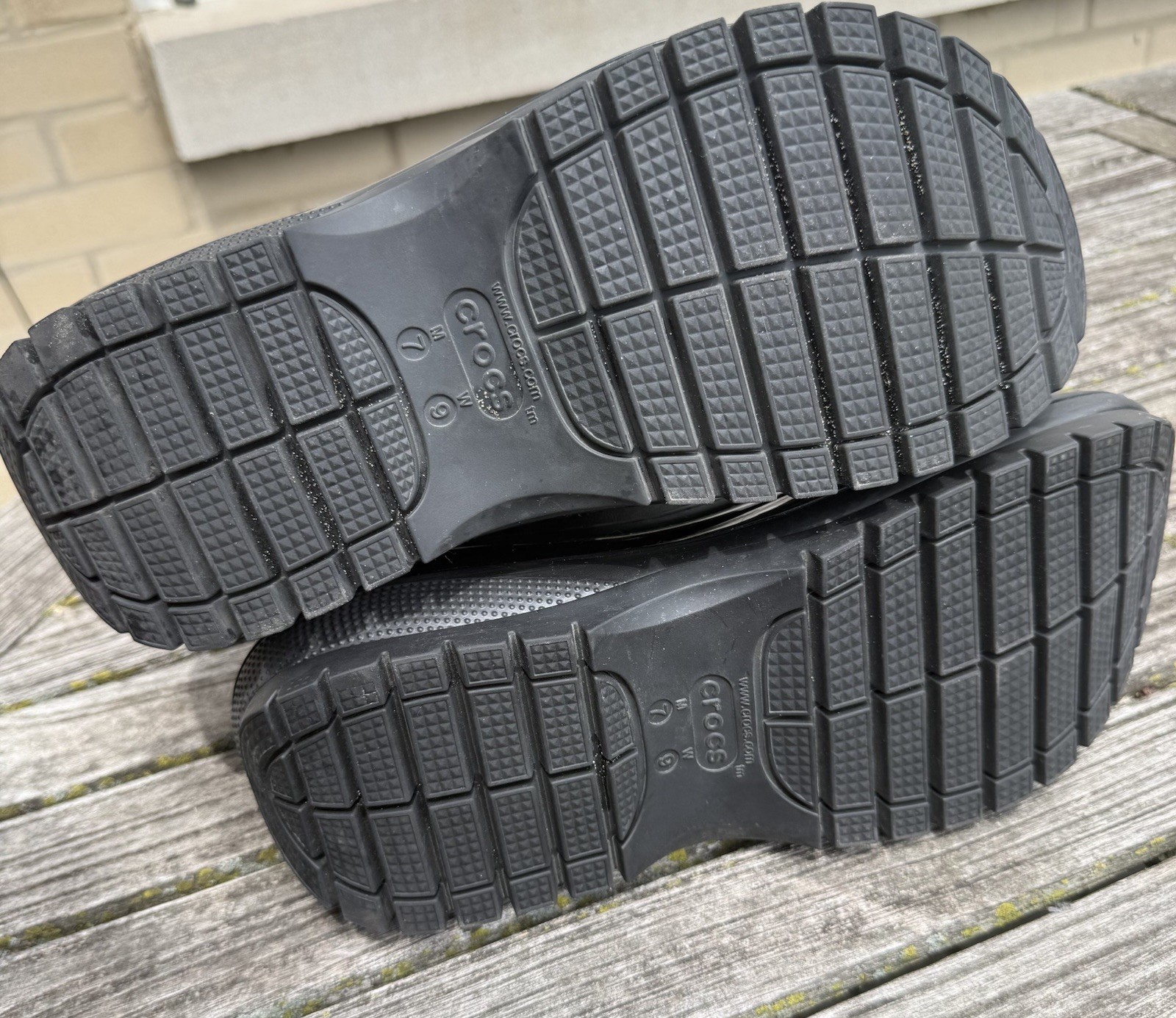 Crocs Classic Mega Crush Sandals Black Platform Chunky Comfort Women’s W9 M7 GUC
