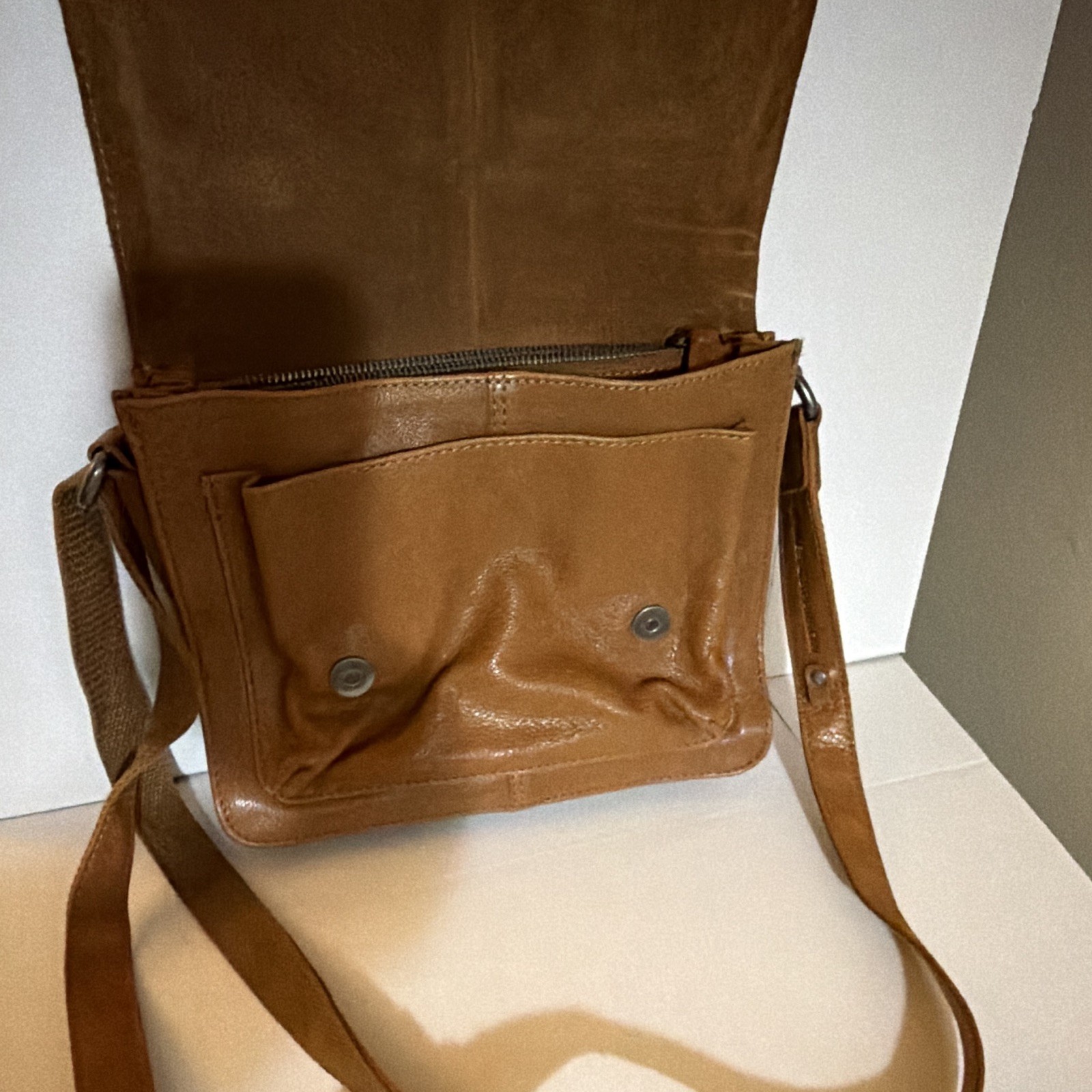 Spikes & Sparrows Women’s Brown Crossbody Bag Buckle Flap Zip Pockets Bronze