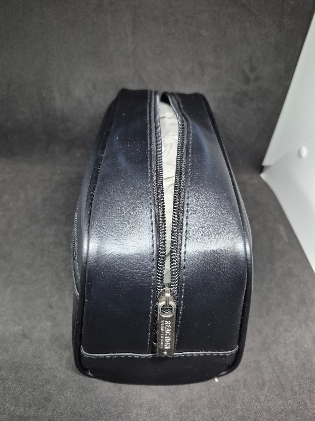 Kenneth Cole Reaction Toiletry Shaving Cosmetic Leather Bag Storage Travel