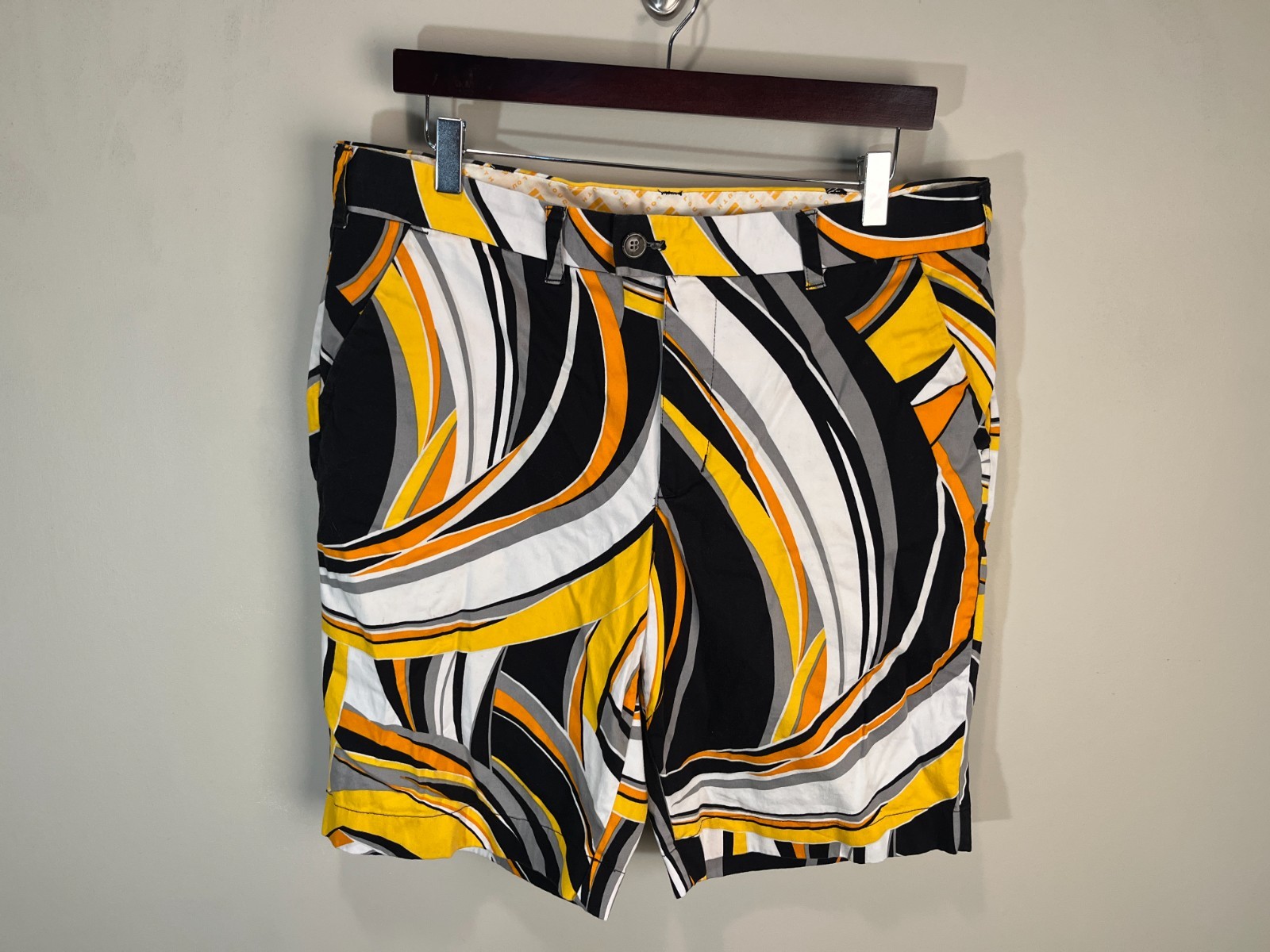 🔥 LoudMouth Men’s Gold Black White Crazy Print Flat Front Golf Shorts Size 34