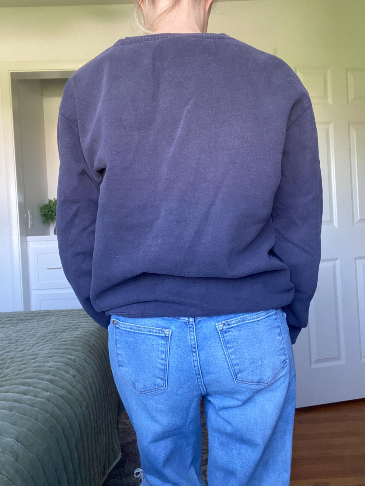 Vail Colorado Crewneck Sweatshirt Size M Navy Blue Pullover Comfort Distressed