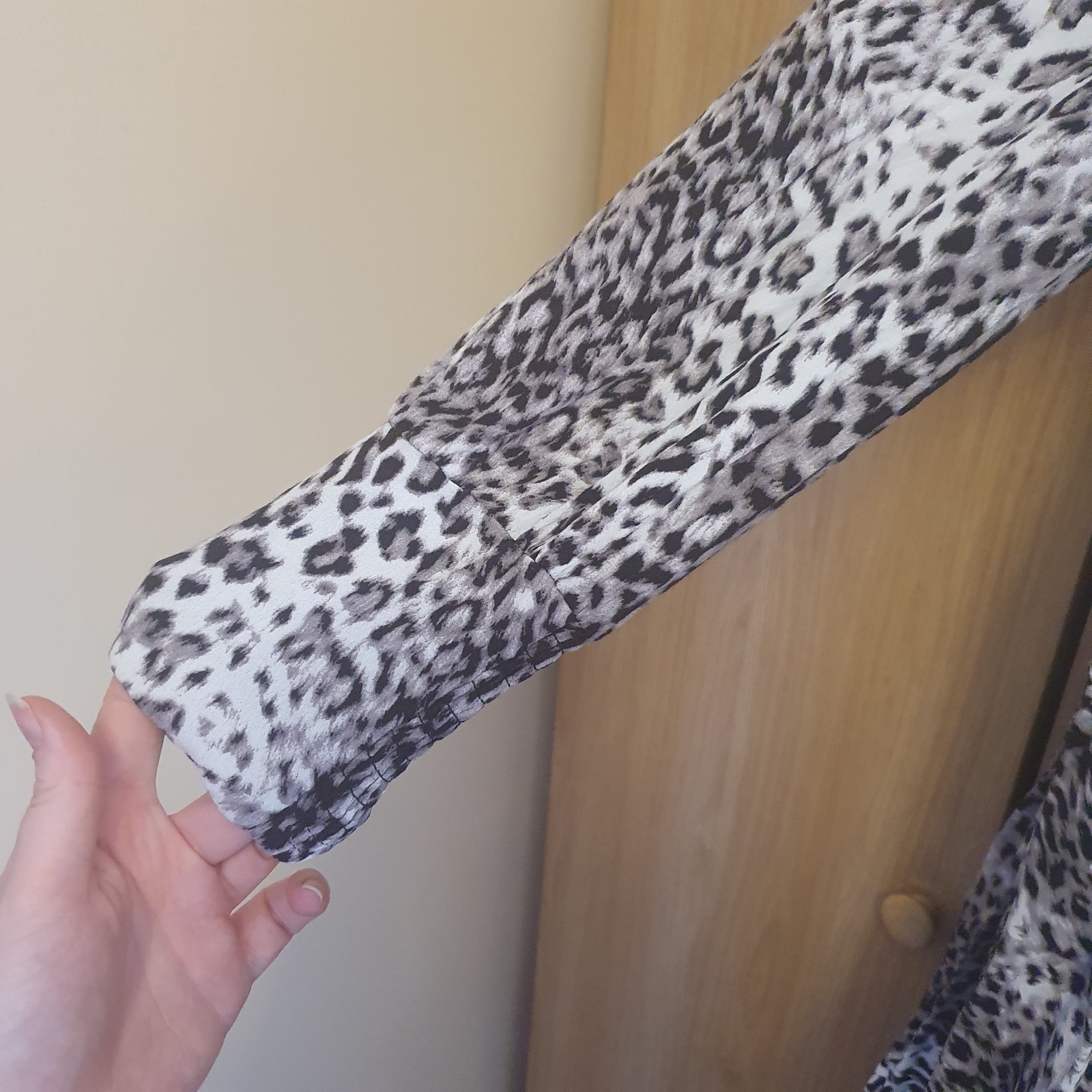 Mint Velvet Dress 100% Rayon Leopard Print Edgy Chic Size 14 Grey Black