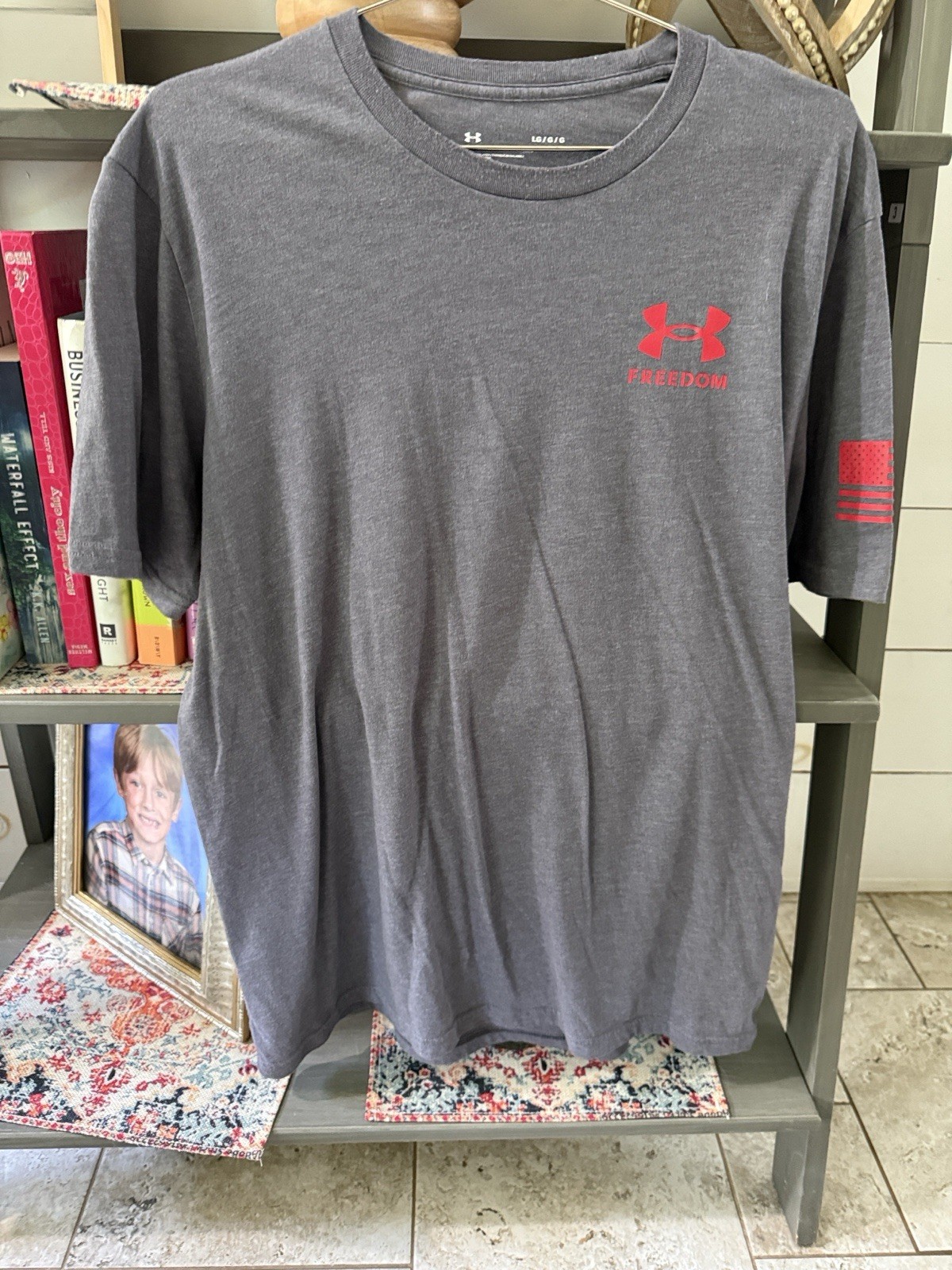 Under Armour Men’s Freedom Patriotic Graphic Logo T-Shirt Gray Short Sleeve L