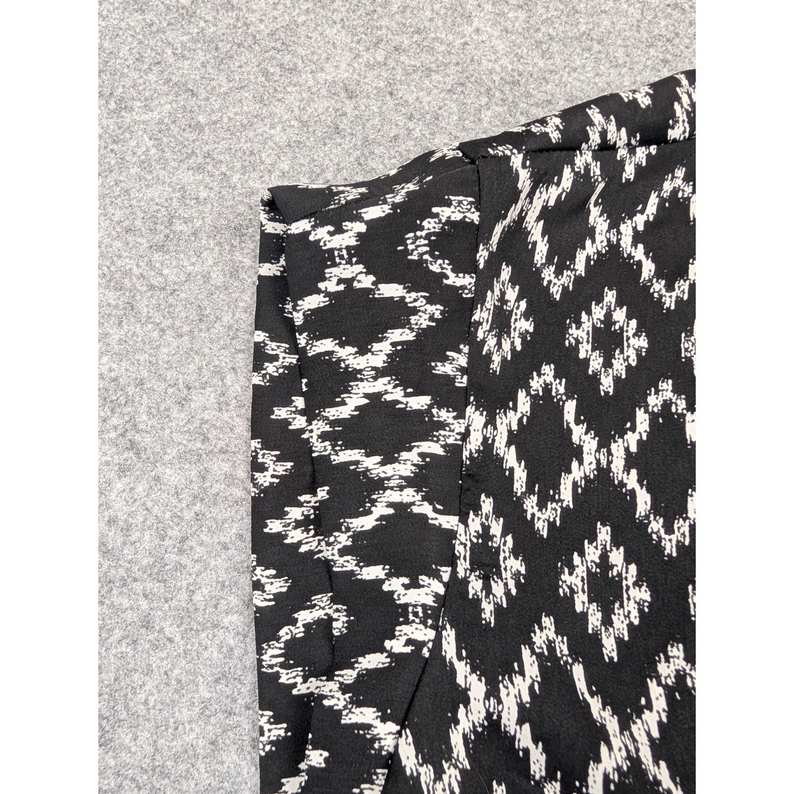 Hilary Radley Womens Black White Ikat Diamond Print Split Neck Blouse Size Med