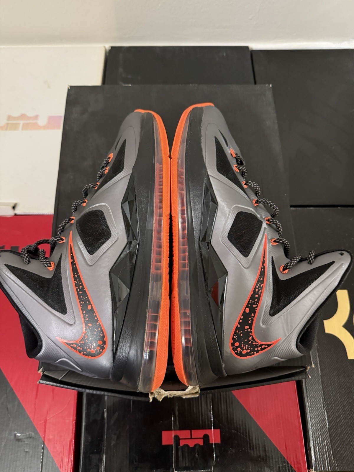 Size 11.5 – Nike LeBron 10 Lava – 541100-002 NDS