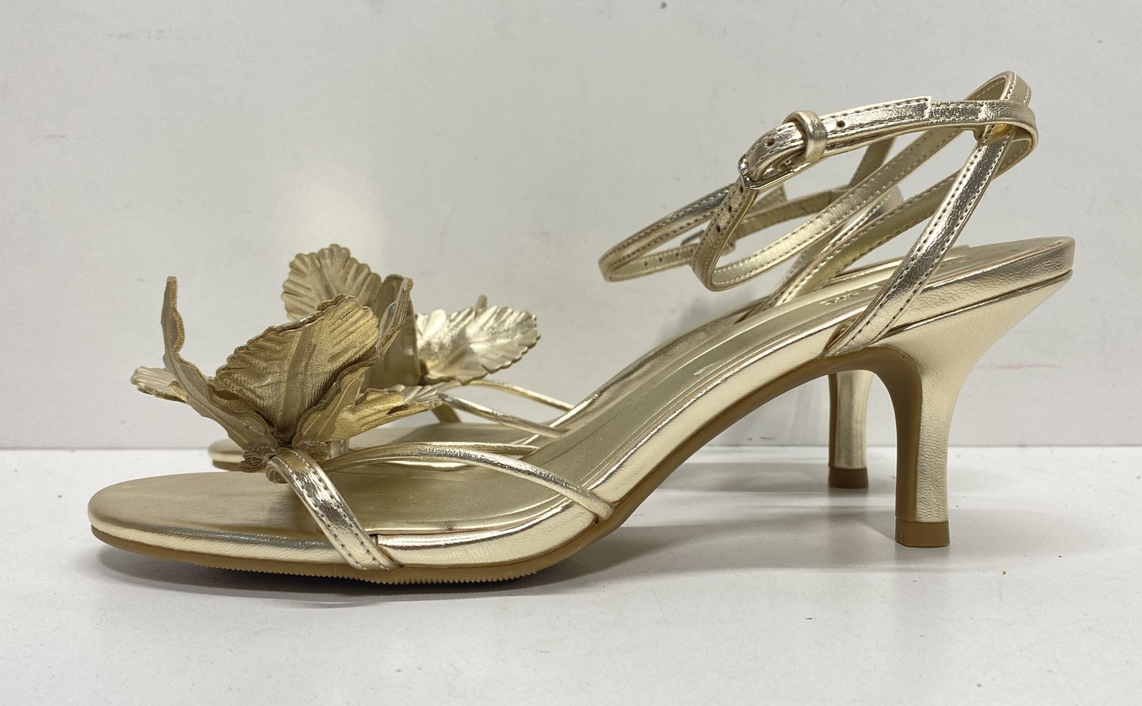 Open Edit Gold Metallic Floral Leaf Strappy Kitten Heel Women’s Sandals Size 8M