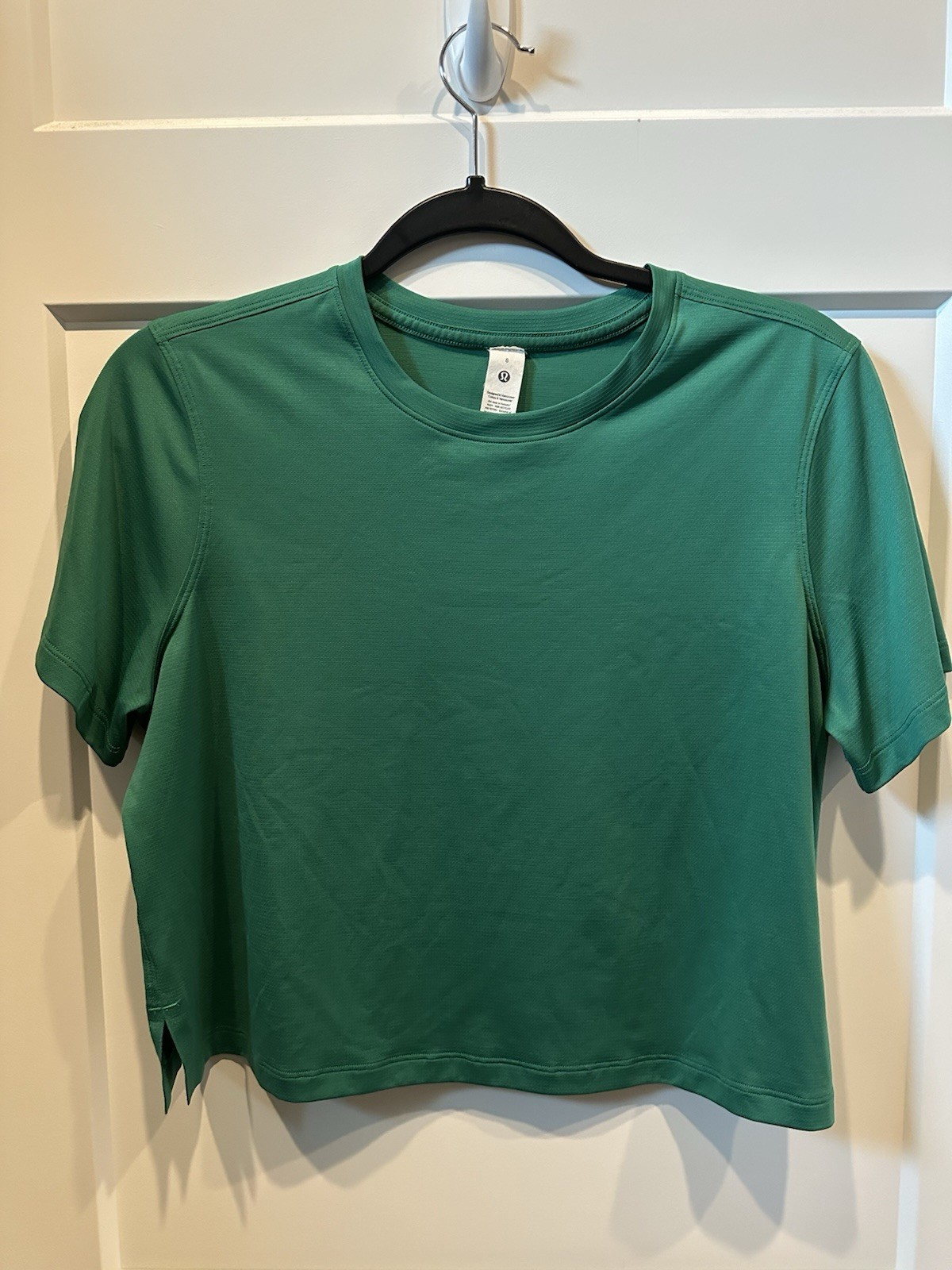 Lululemon lightweight tee sz 8. Pit to pit measures 20 inches.