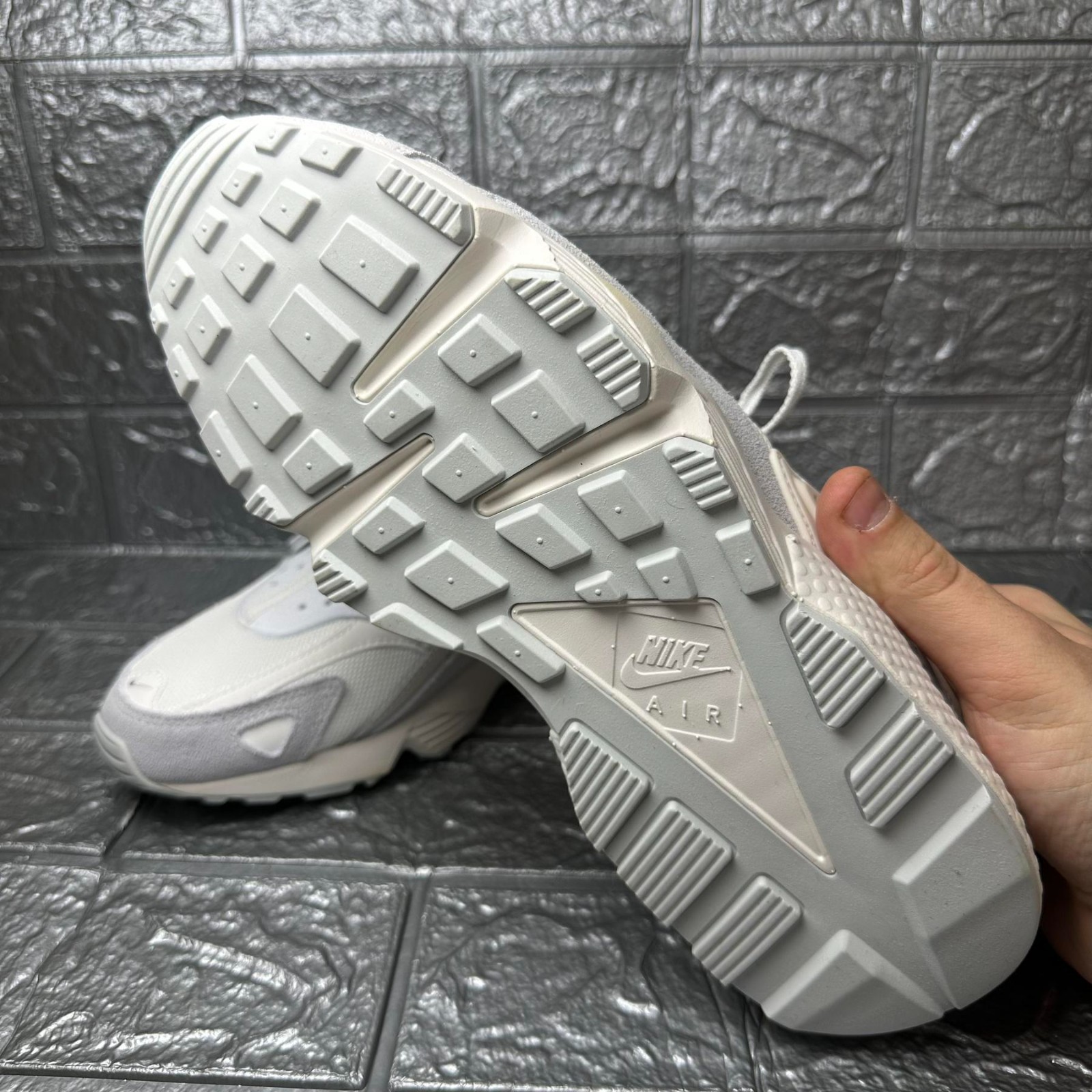 Nike Air Huarache Runner DZ3306-100 Summit White Platinum Men’s US 8.5 New