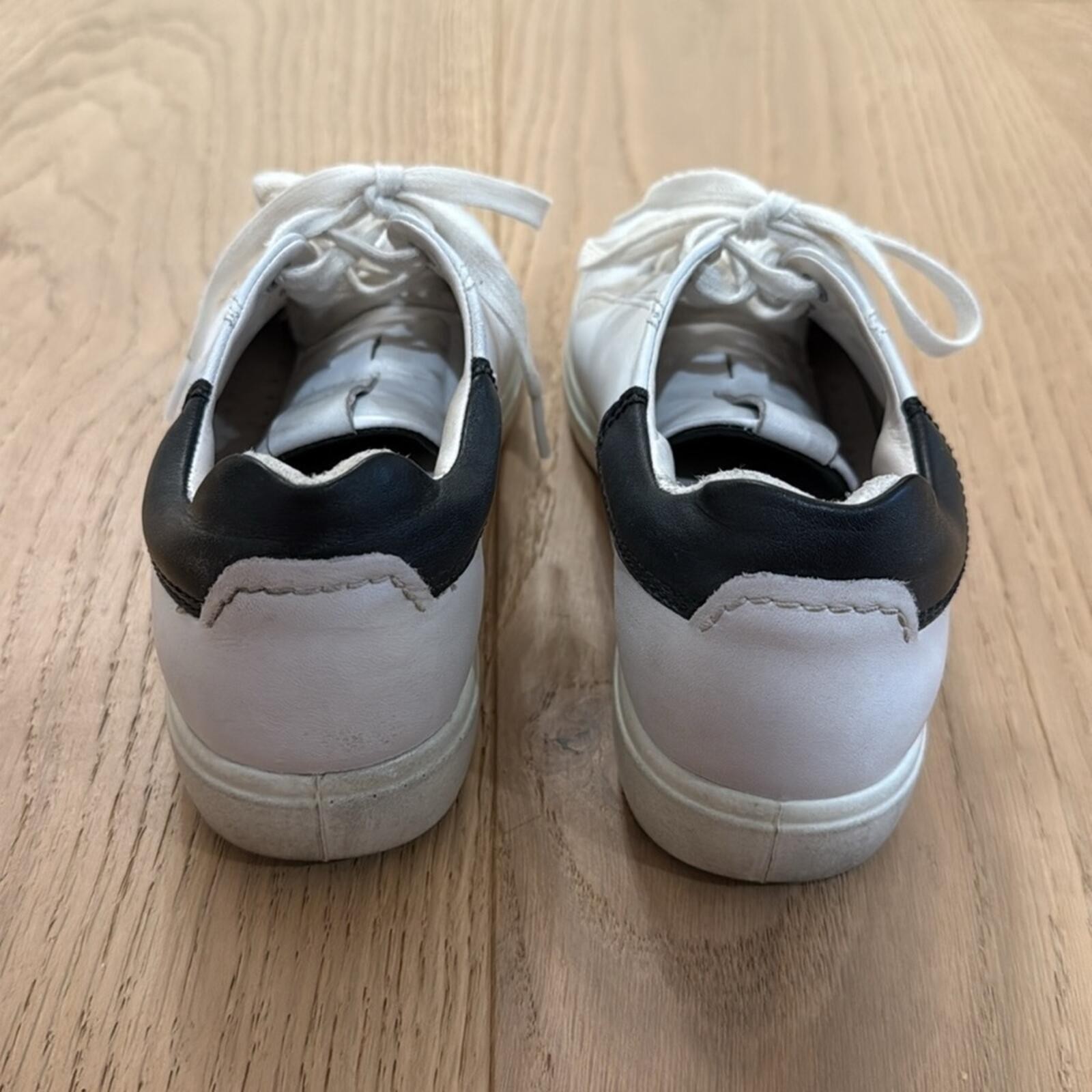 Ecco Soft Leather White Black Sneakers Women’s Size 5.5 Comfort Shoes
