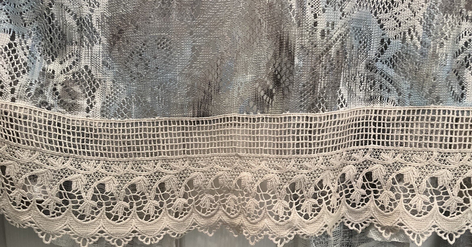 Chico’s Size 1 Lightweight Open Jacket Gauze Lace L/S Ivory/Gray/Blue Beauty