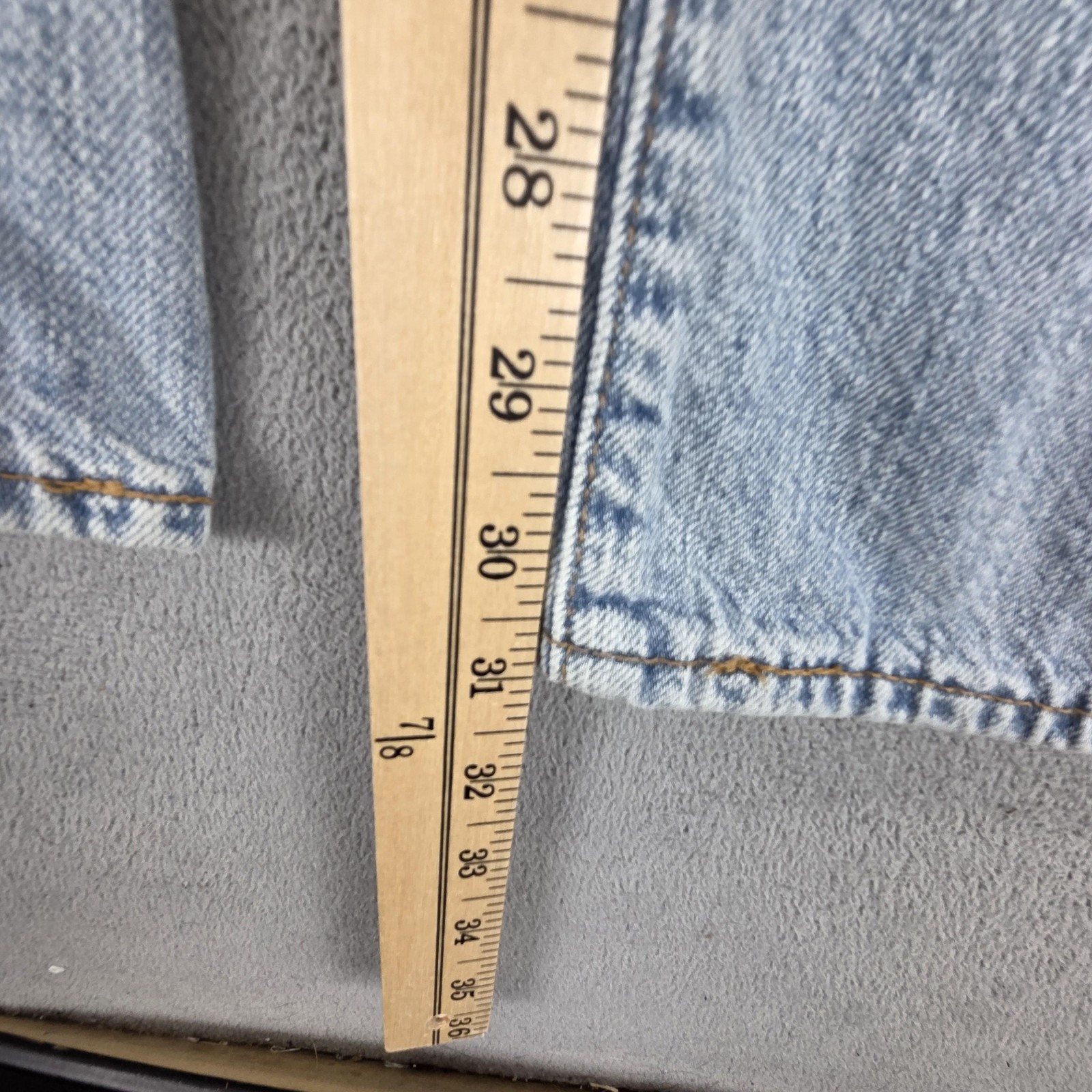 Levis 568 Jeans Mens 30×32 Light Wash Blue Denim Relaxed Tapered Zip Fly