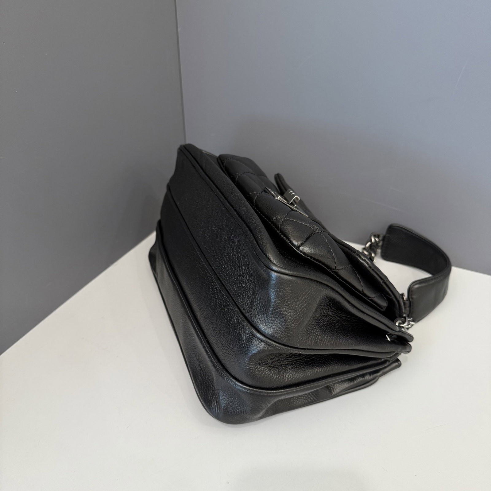 Chanel Quilted Flap Bag Black Grained Calfskin (kc033026b9)