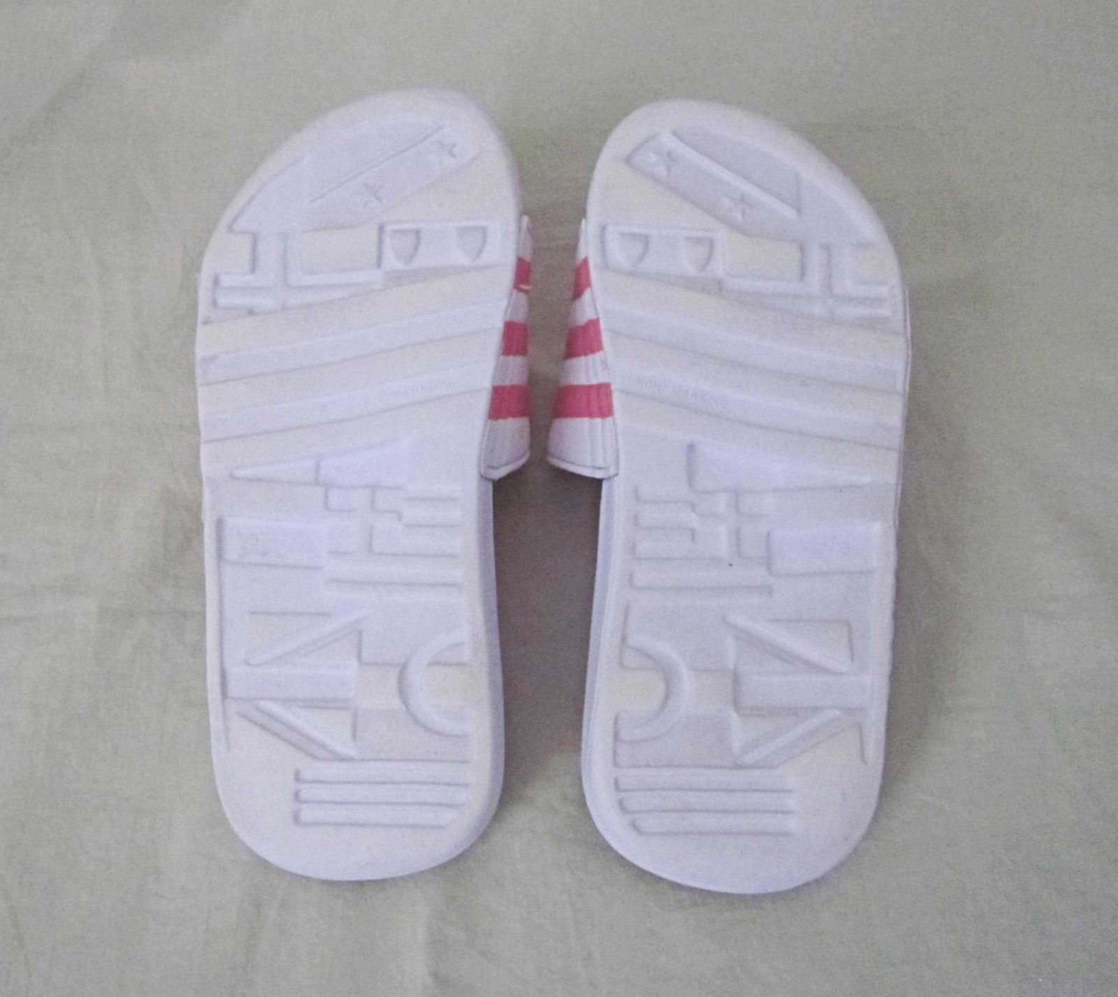Adidas adissage slides, pink/white, youth size 3