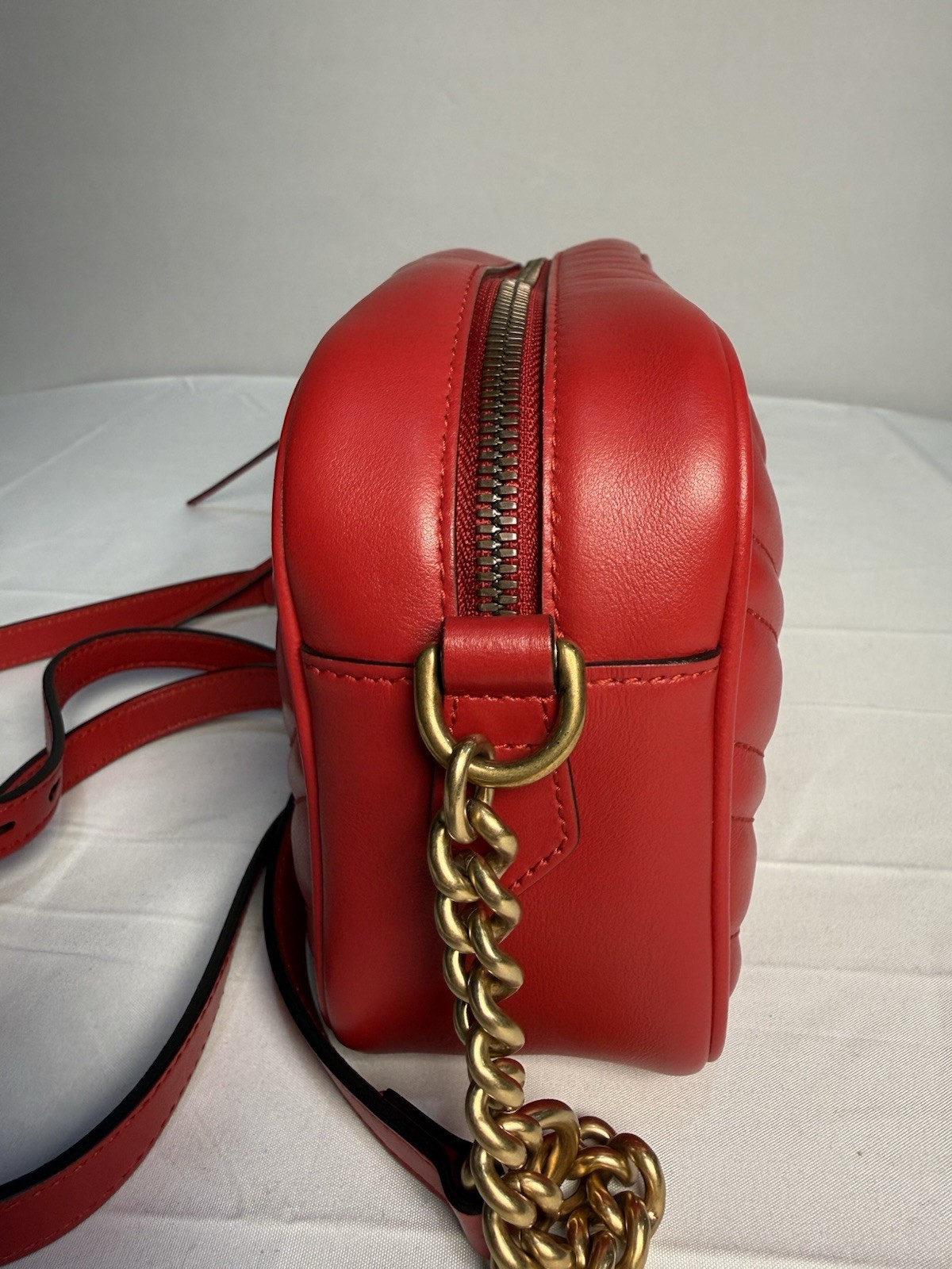 Gucci GG Marmont Red Matelasse Chevron Quilted Logo Zip Gold Chain Strap