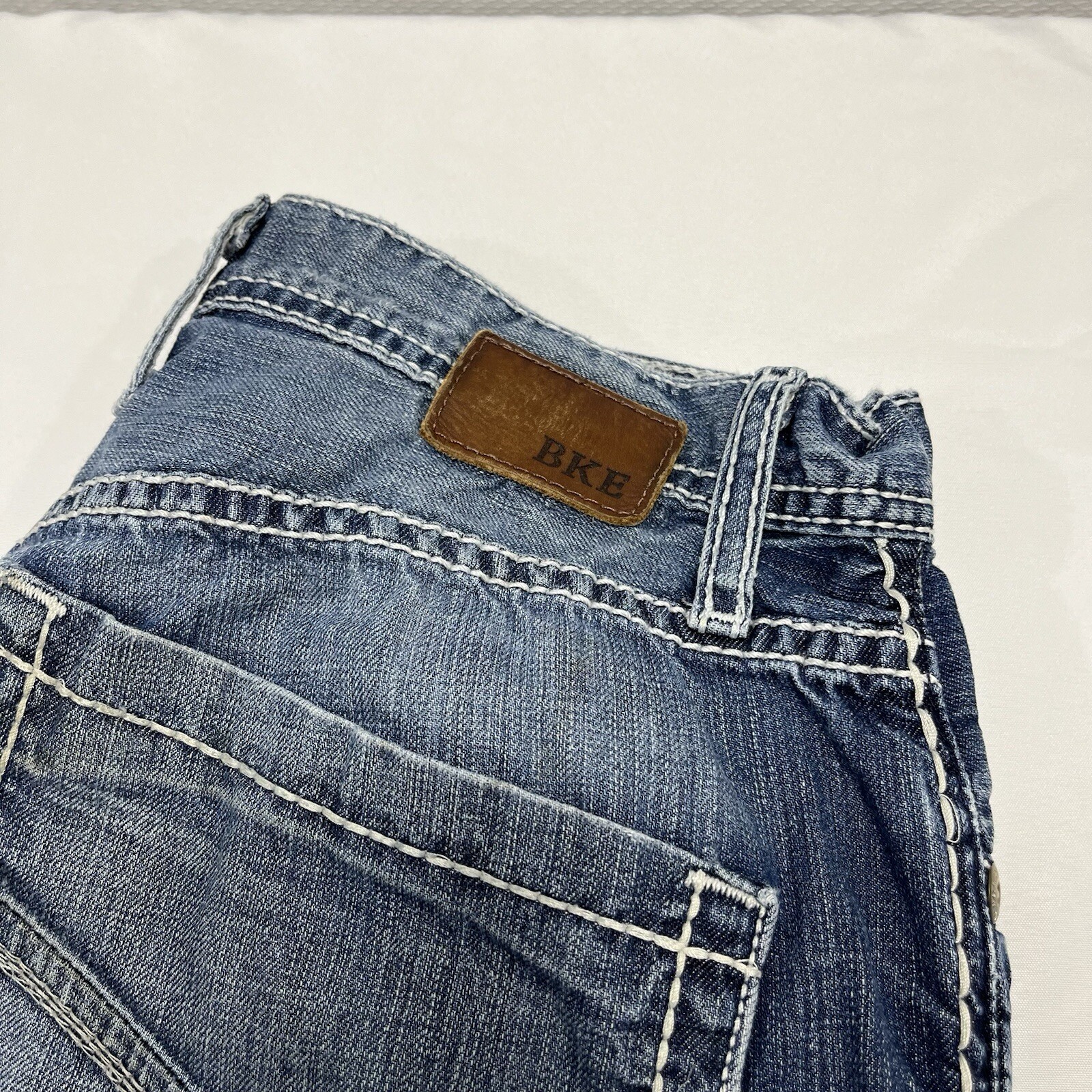 Men’s Buckle BKE Tyler Size 32R (30×30”) Denim Blue Jeans Distressed Frayed Cuff