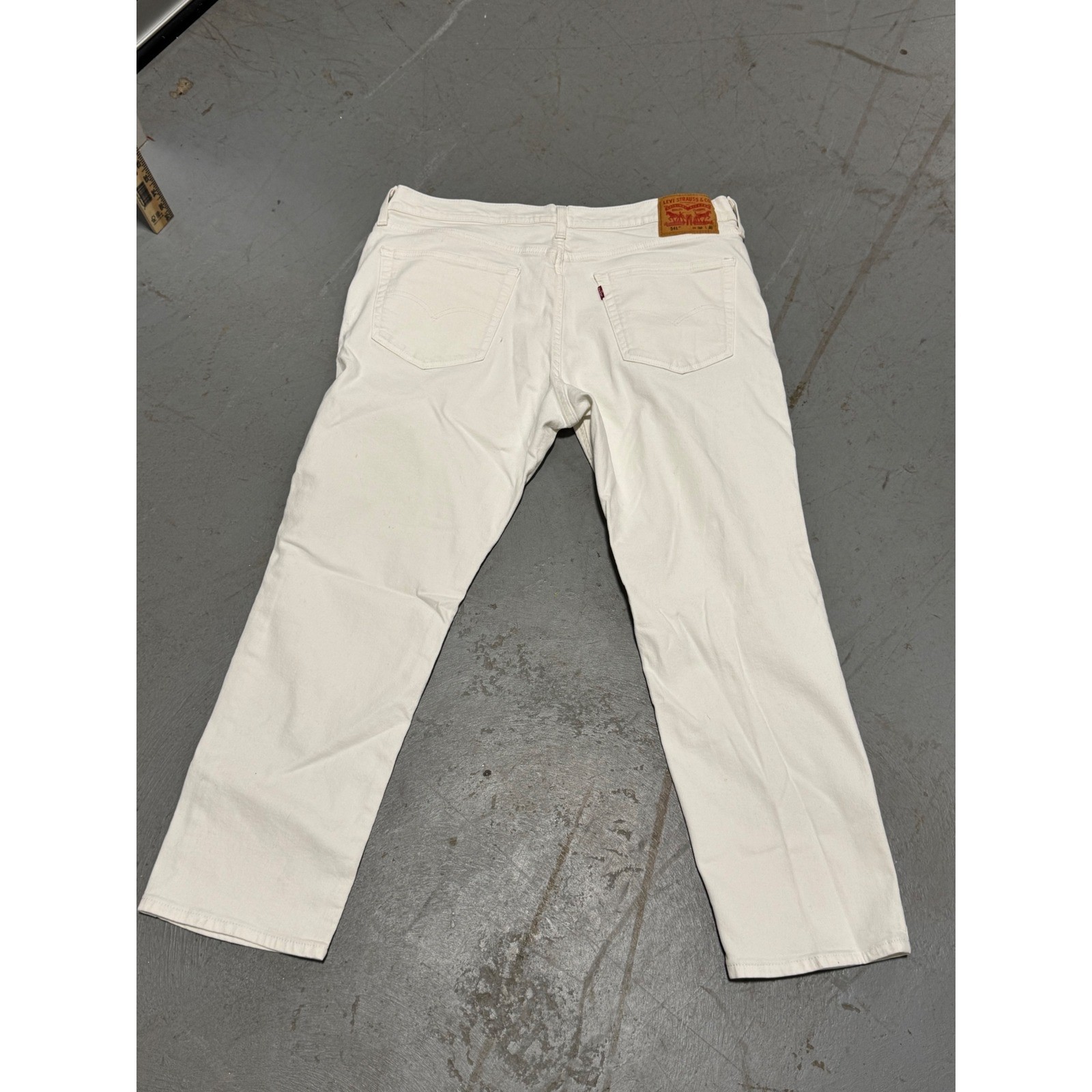 Levis 541 Athletic Taper Jeans Mens 36×30 Off White Cream Denim Pants