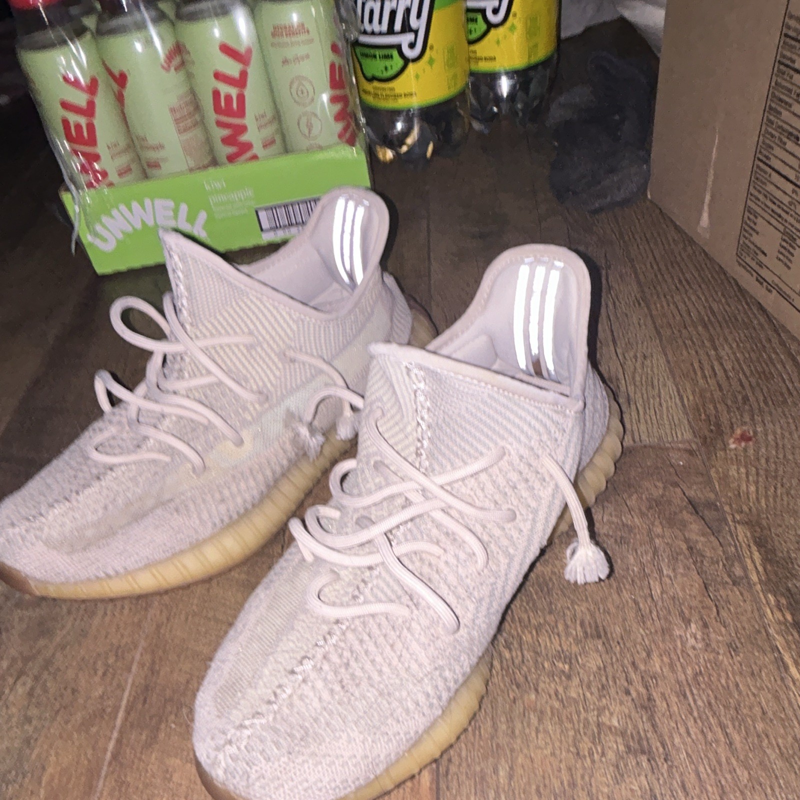 Yeezy adidas Yeezy Boost 350 V2 Beige Low Top Lace-Up Primeknit Sneaker