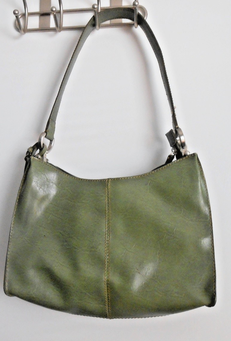 Vintage Liz Claiborne Pebble Leather Purse Handbag Green Measures 11 X 8 Inches.