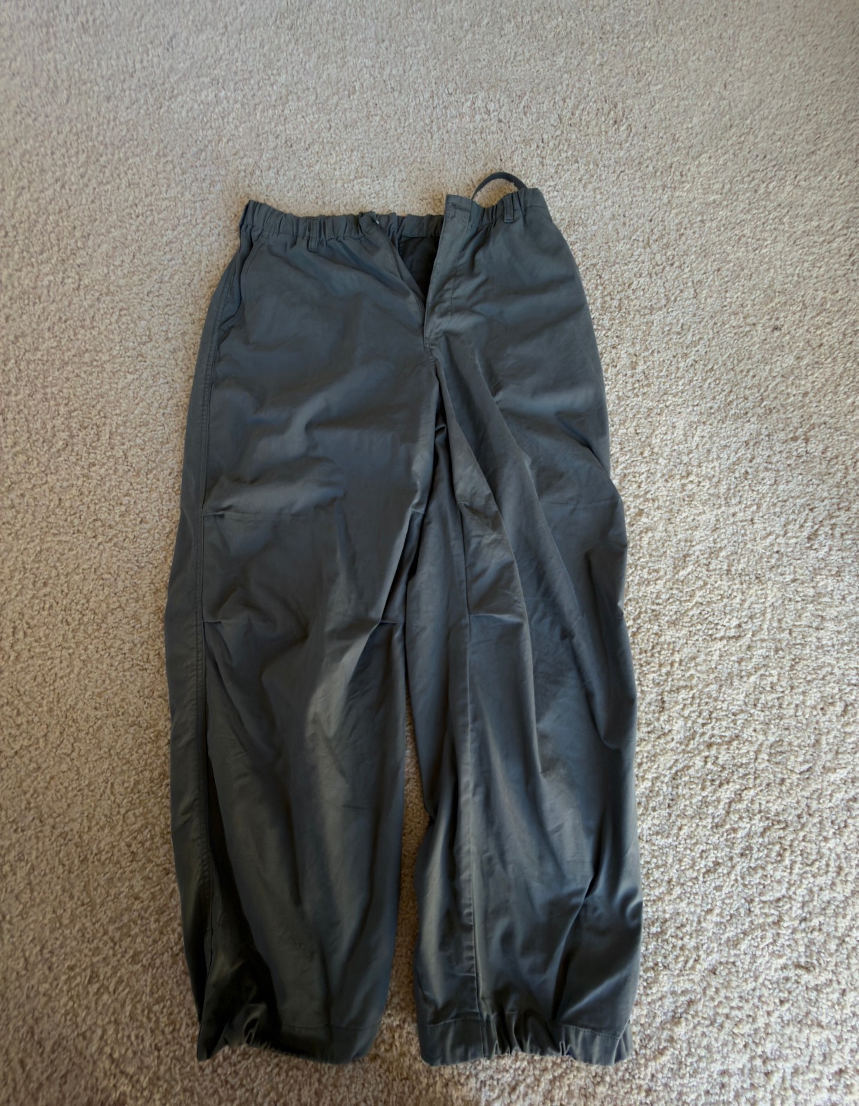 Uniqlo Tokyo Wide Parachute Olive Pants – Size L (33-36″)