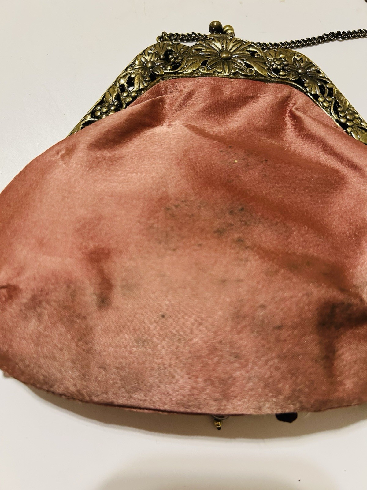 Vintage Embroidered Kiss Lock Silk Lined Purse Chain Strap Evening Bag READ