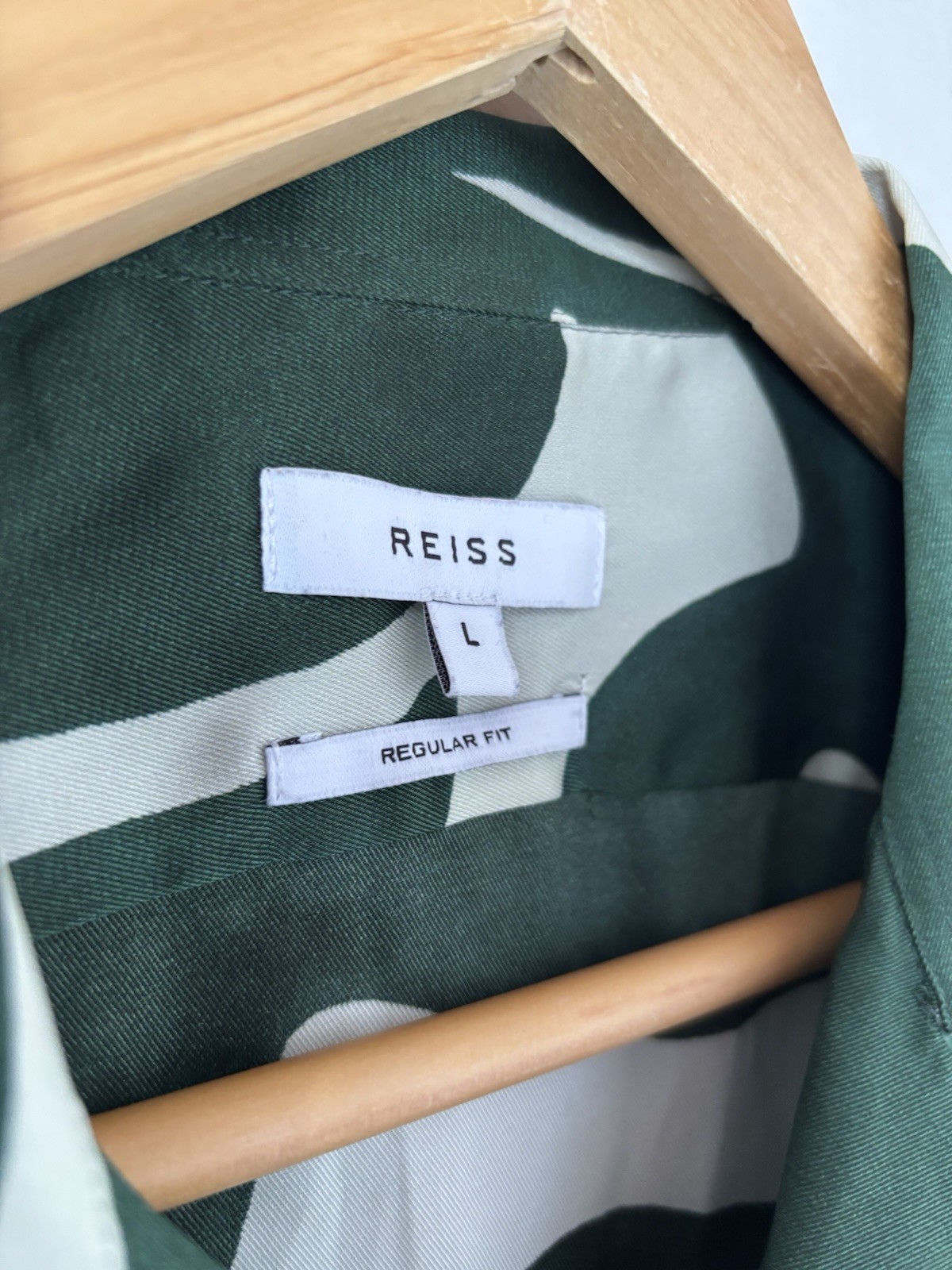 REISS Cuban Collar Shirt Large Green Monstera Leaf Tropical Print Silk Feel Soul