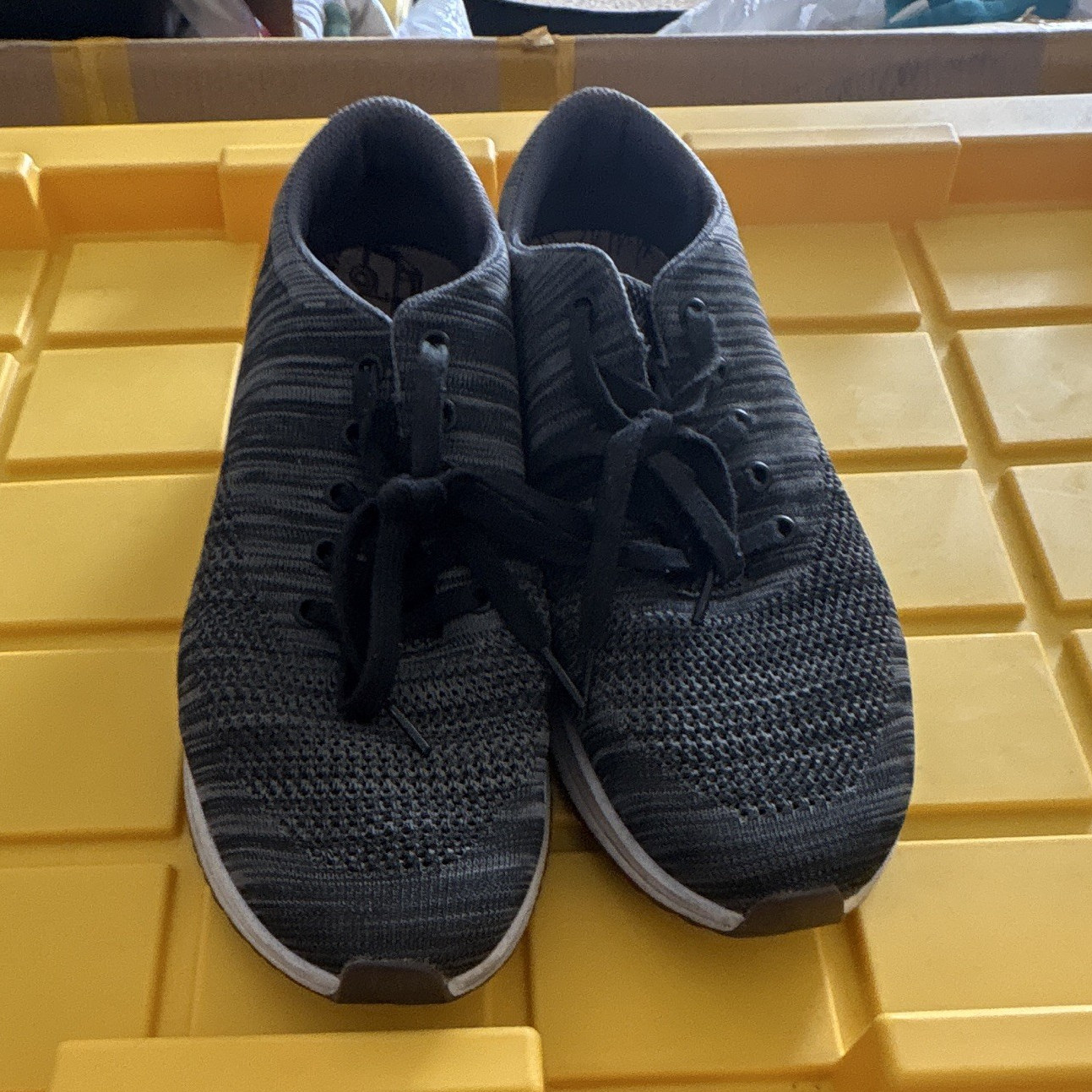 Freewaters Men’s Gray/Black/White Knit Low Top Lace-Up Athletic Sneaker