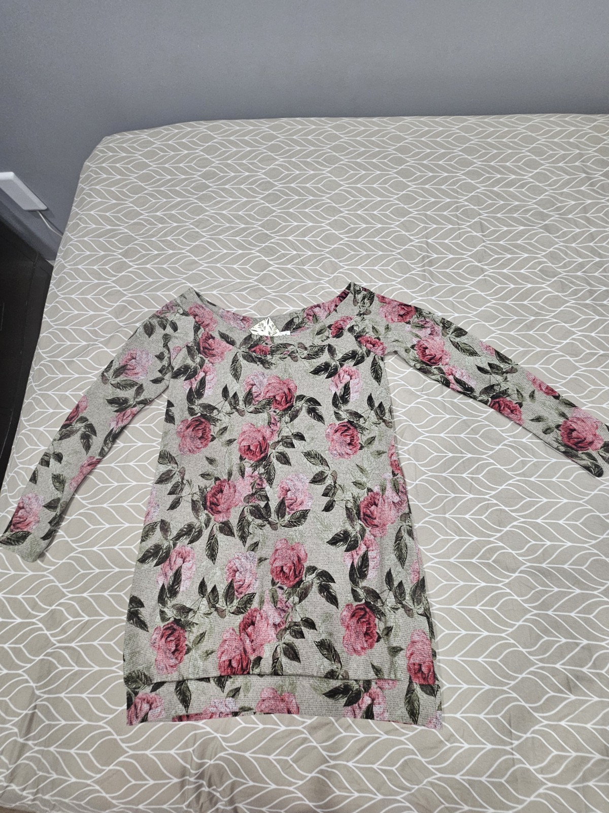 ee:some Women’s Gray Floral Knit Pullover Sweater Scoop Neck Long Sleeve S