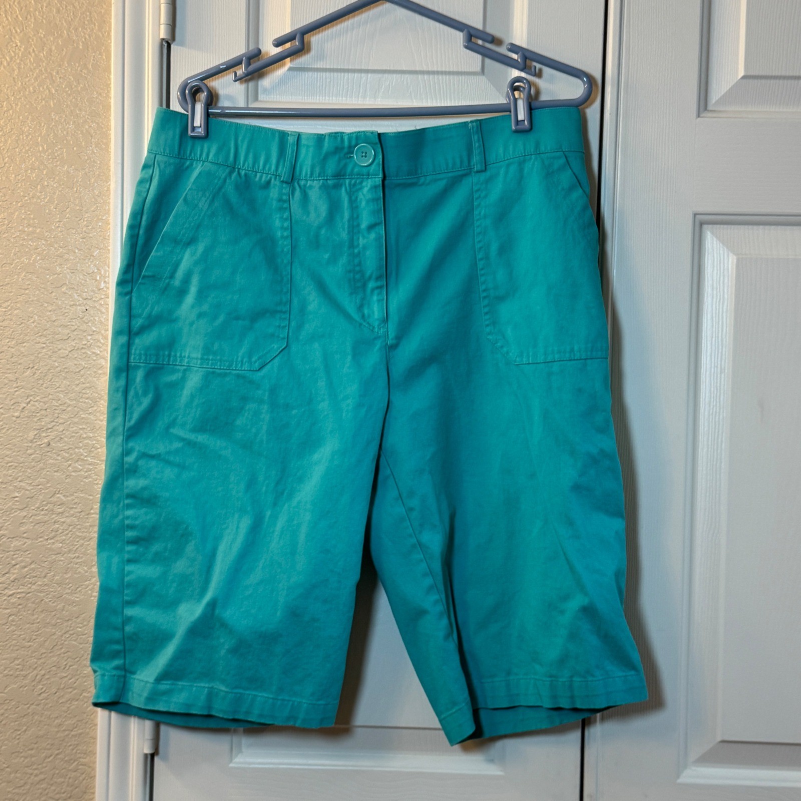 Counterparts Turquoise/Teal Women’s Plus Shorts Size 16 with Pockets