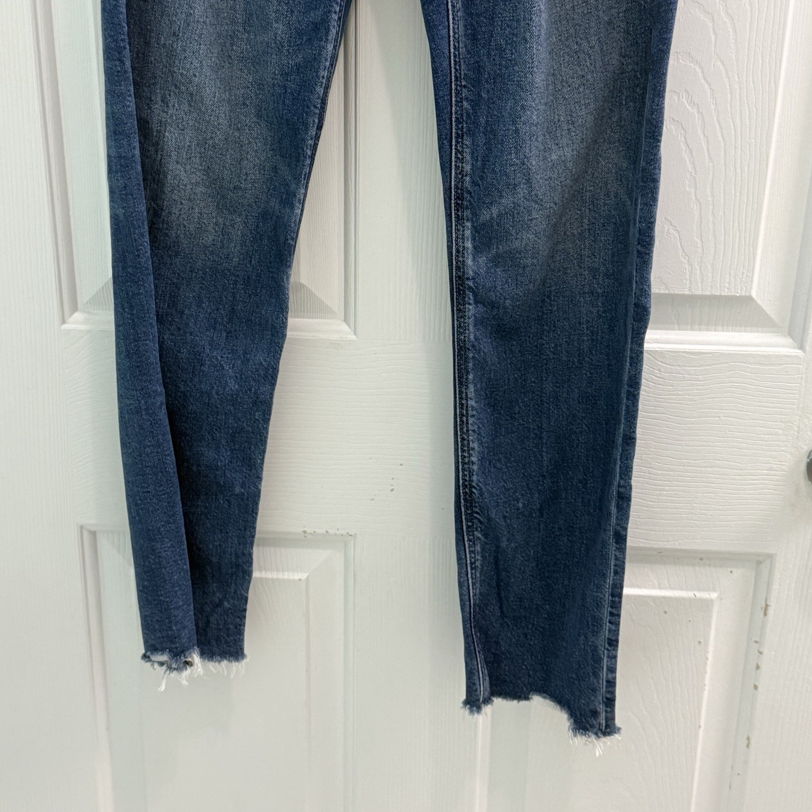 NEW American Eagle Women’s Size 6 Regular Strigid Mom Jeans Blue Denim