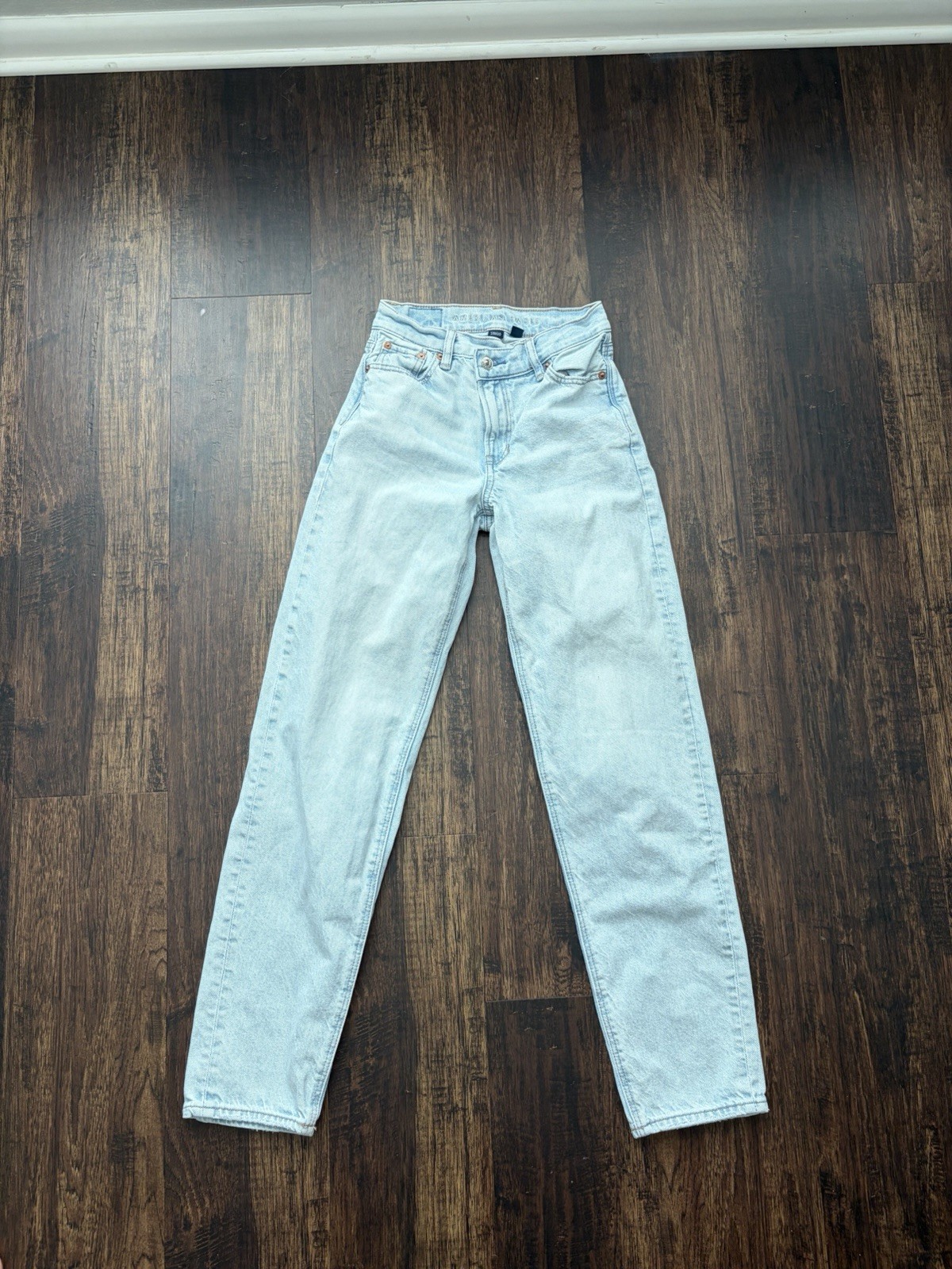 American Eagle STRIGID Light Wash High Rise Mom Straight Jeans Women’s 000